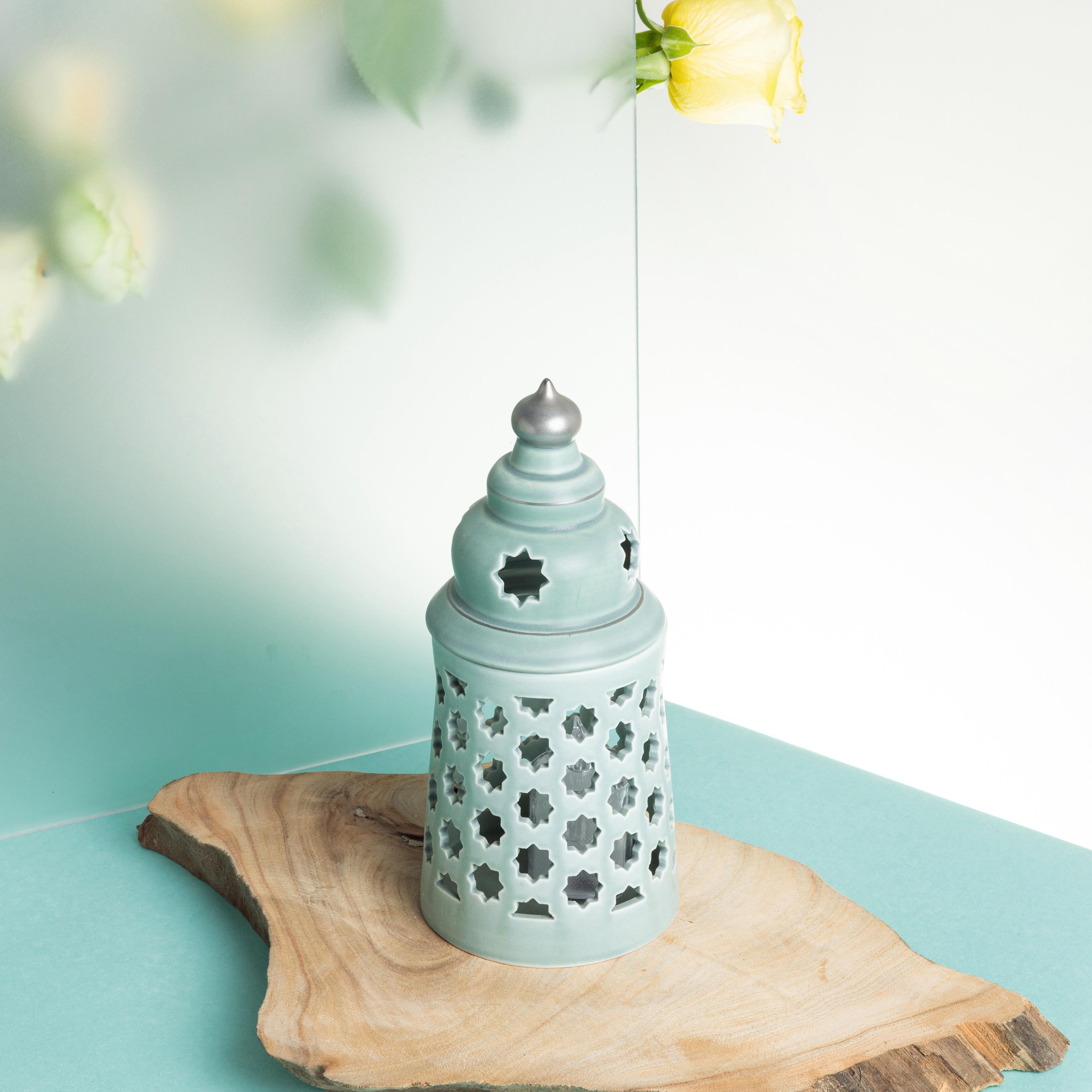 حامل شموع بورسلان بتفاصيل مفرغة مع شمعة بدون لهب 12 سم من أوتانتيك-household-decor-candleholdersandlanterns-image-1