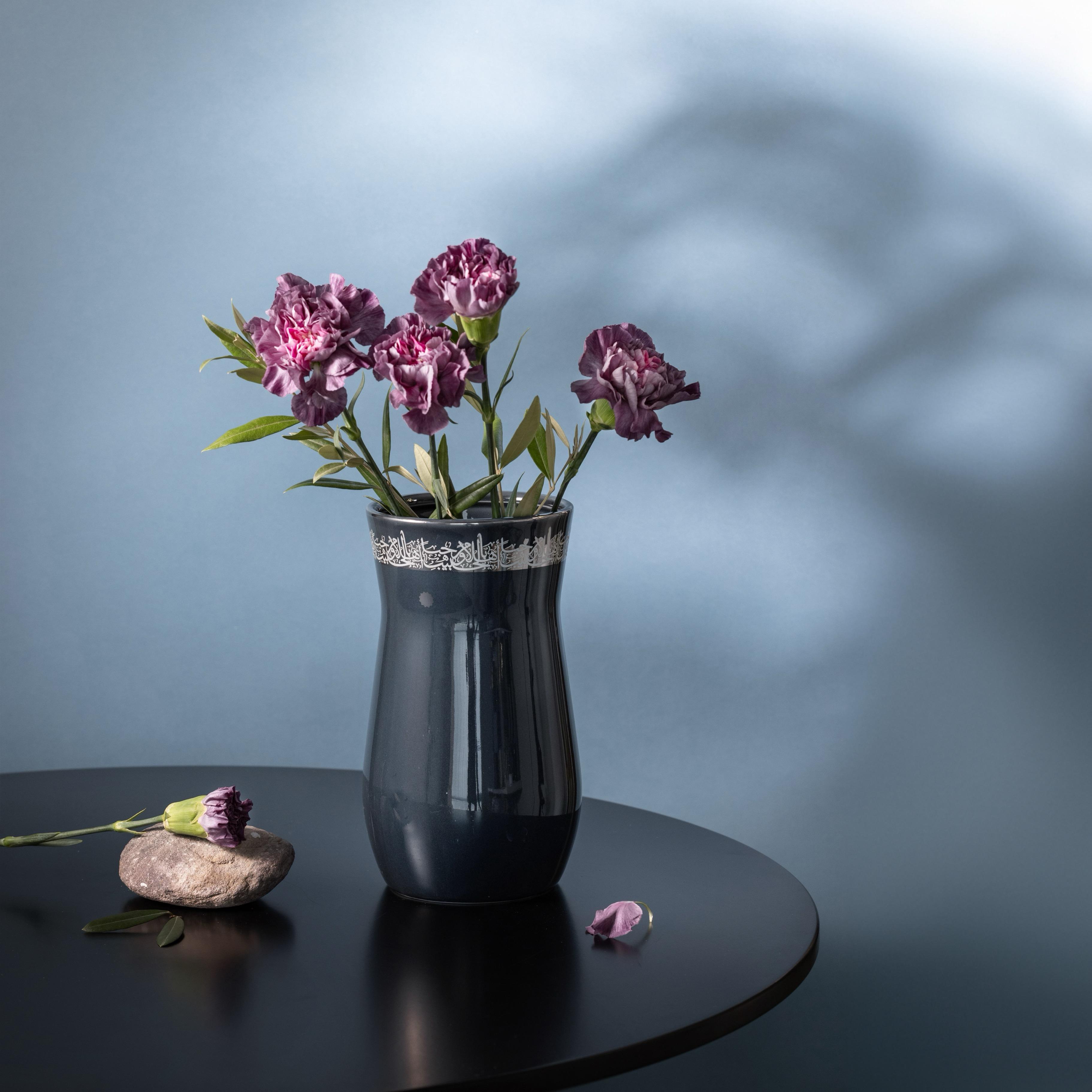 مزهرية بورسلان بطبعات خط عربي من أوتانتك-household-decor-vasesandbowls-image-1