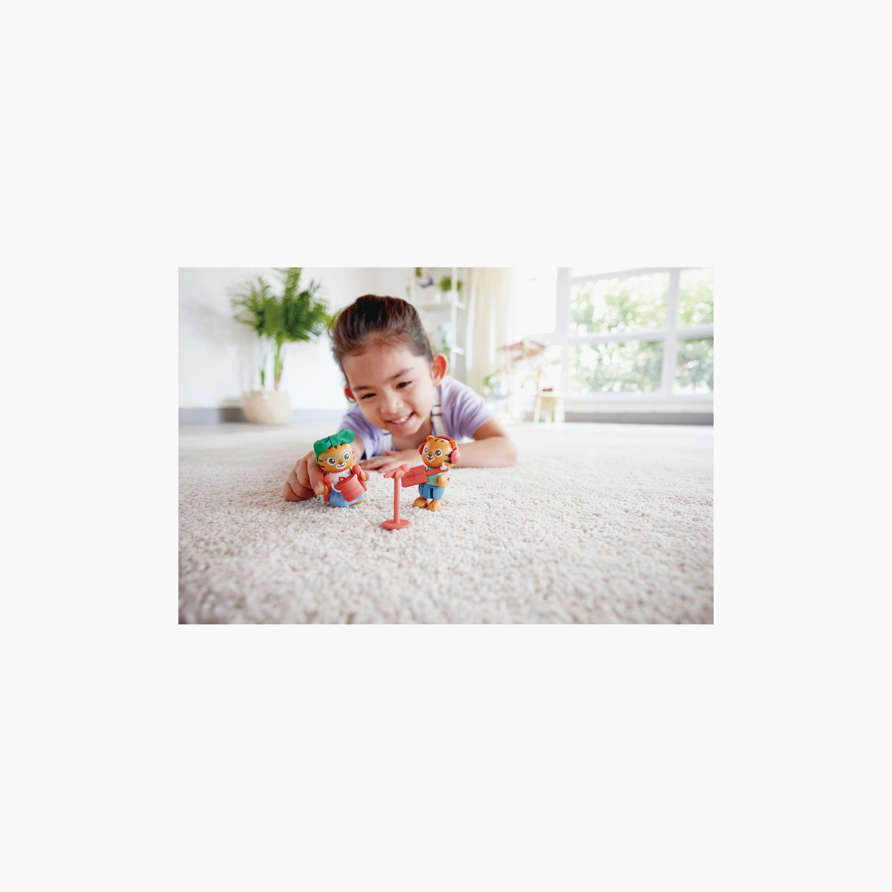 Hape 11-Piece Milo & Melody Tiger Figure Role Play with Accessories-toys-playfigures-actionfigures-image-9