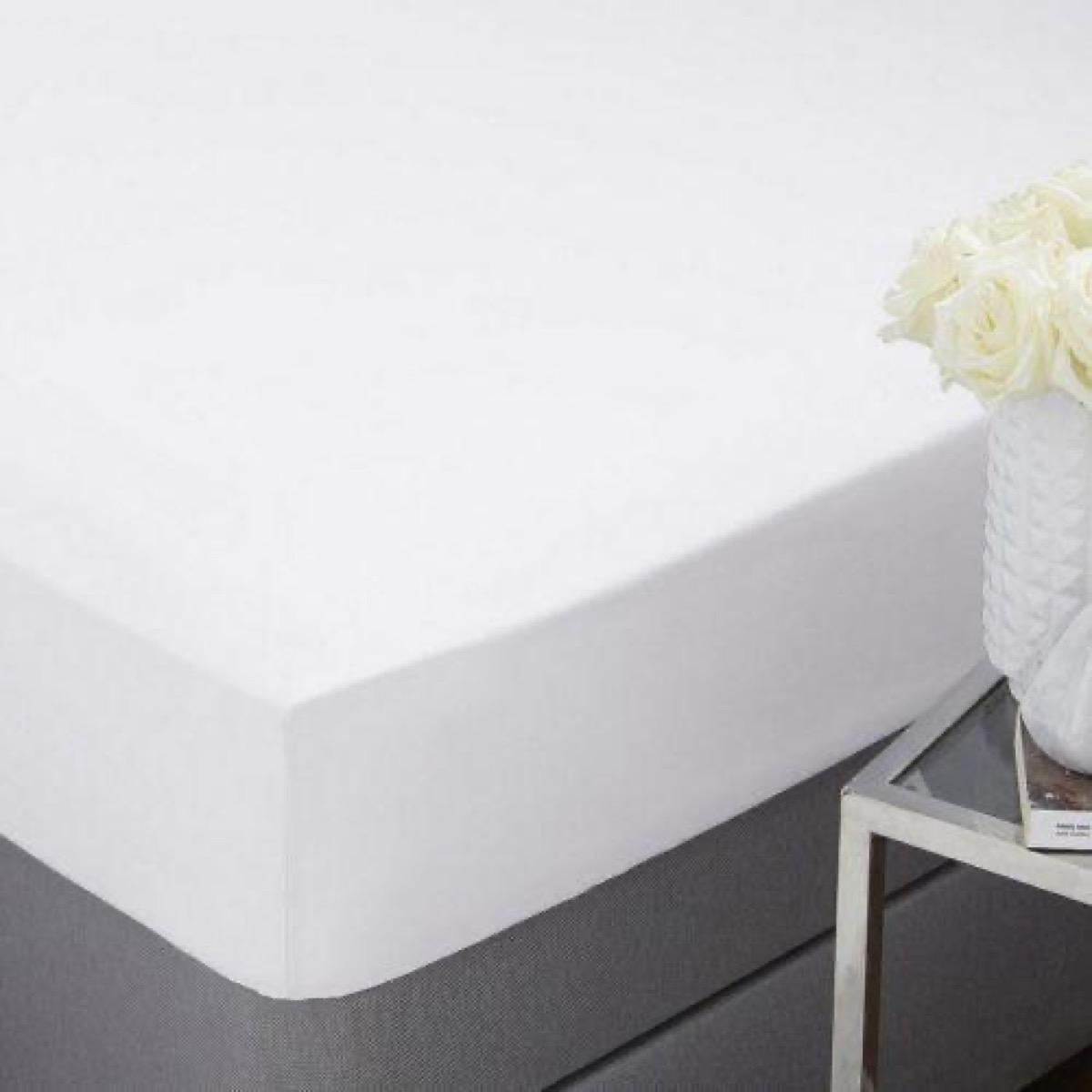 Silentnight Anti-Allergy Cotton Sateen 250 Thread Count Full Fitted Sheet - 150x200 cm