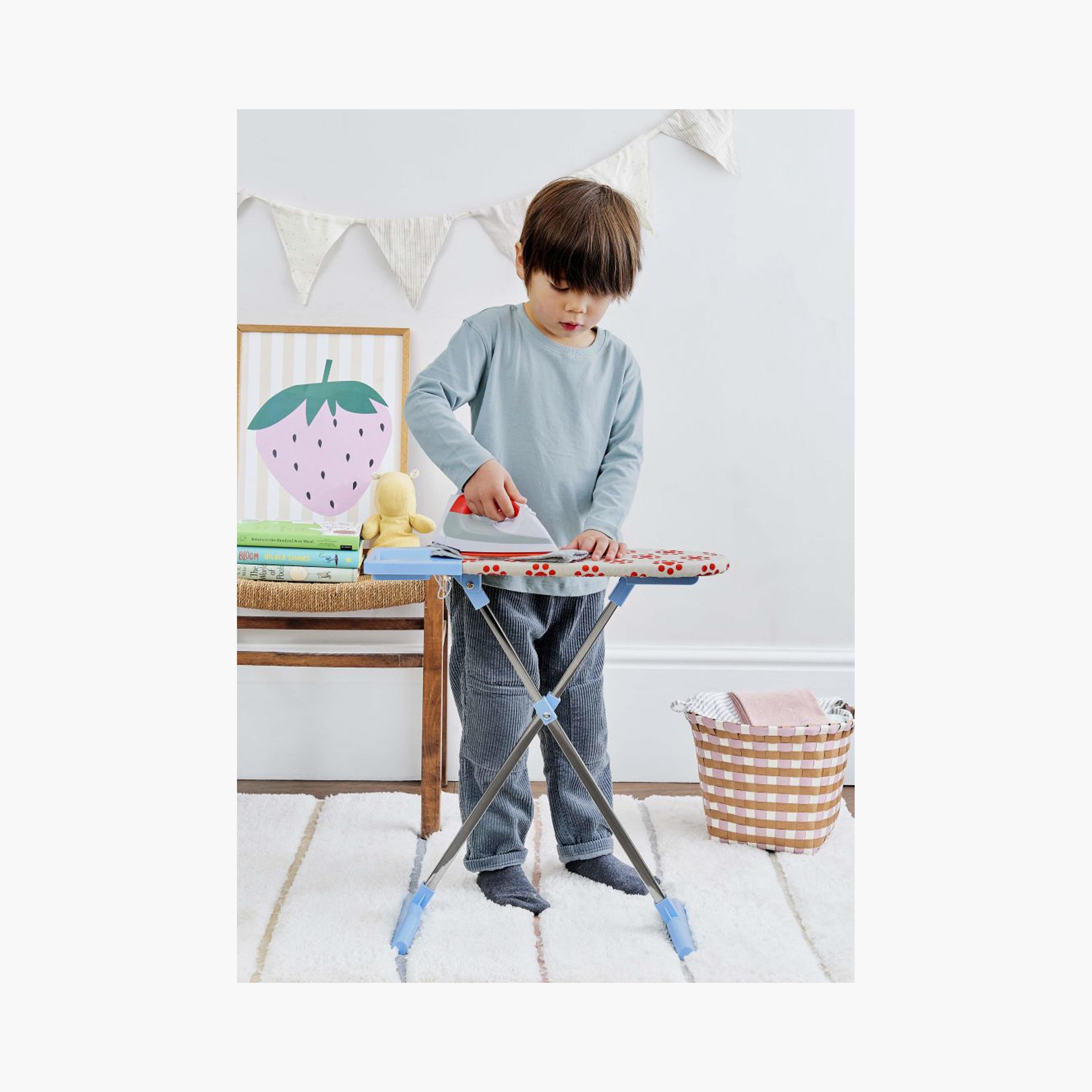 Casdon Ironing Set with Airer and Hangers - 3 Years+-toys-roleplay-householdsets-image-7