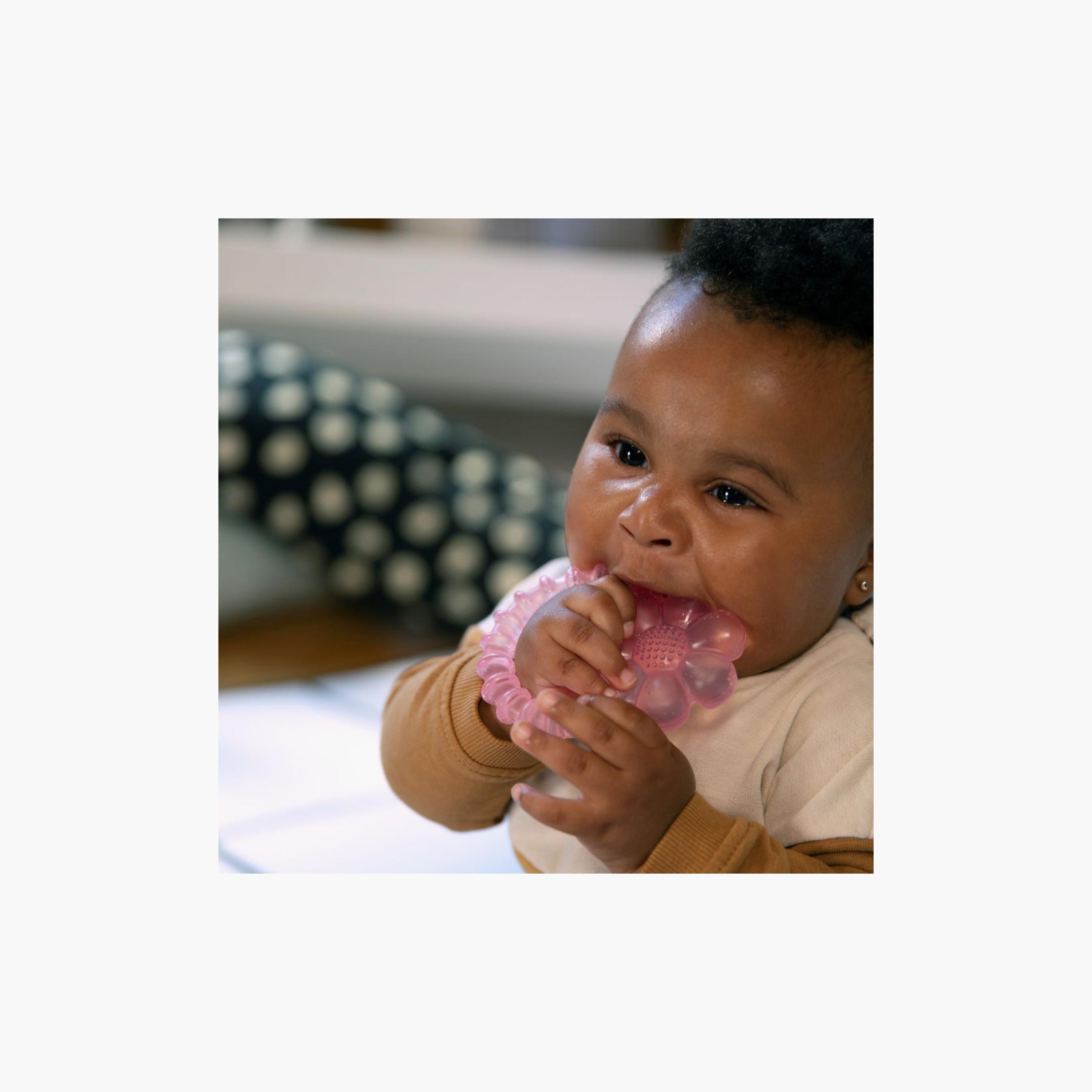Ingenuity Cool Bite BPA-free Water Teether - Daisy - 3-36 Months-baby-feeding-teethers-image-3