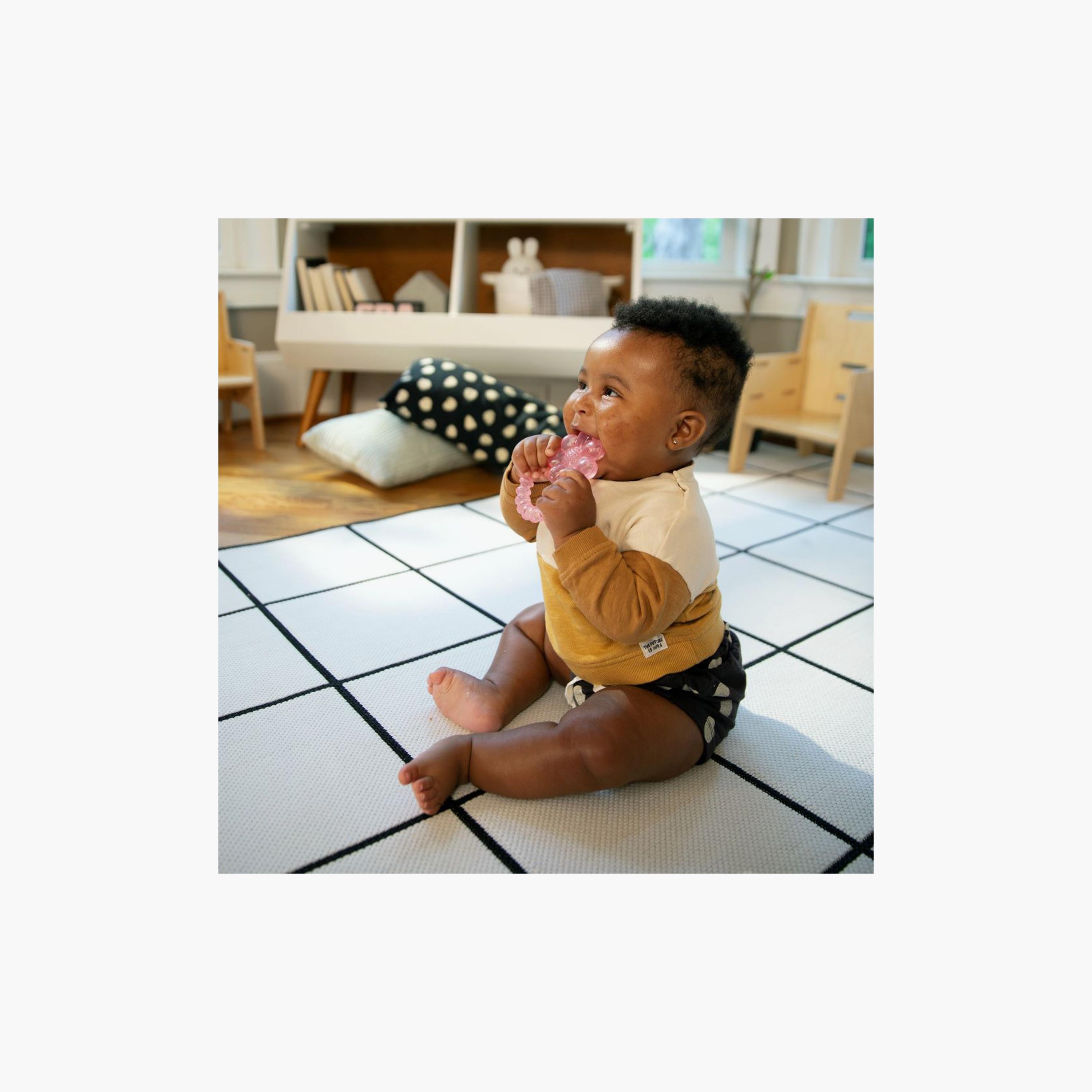 Ingenuity Cool Bite BPA-free Water Teether - Daisy - 3-36 Months-baby-feeding-teethers-image-4