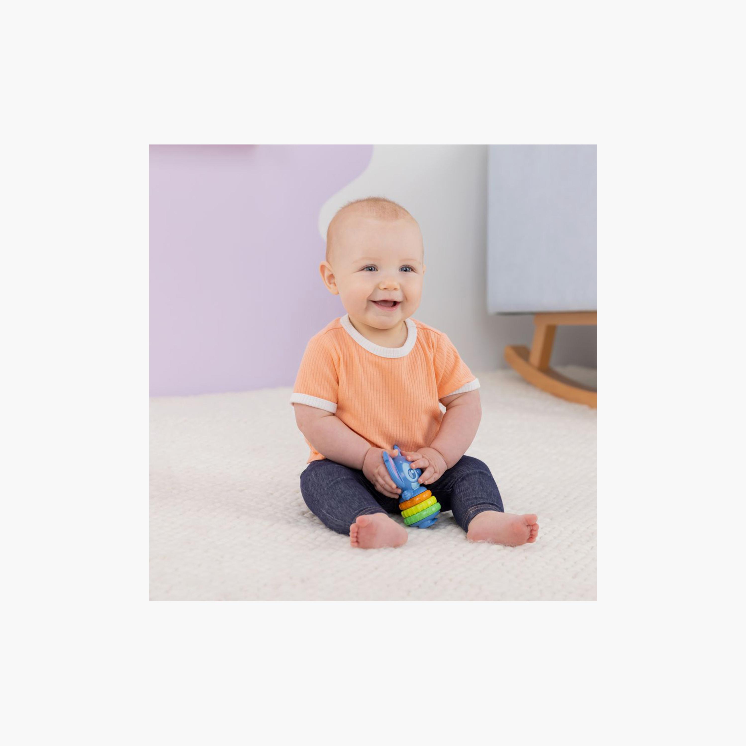 لعبة خشخيشة فيدجت ستيتش تويست-أ-ستيتش من برايت ستارتس-toys-babyandtoddlertoys-rattlesandteethers-image-4