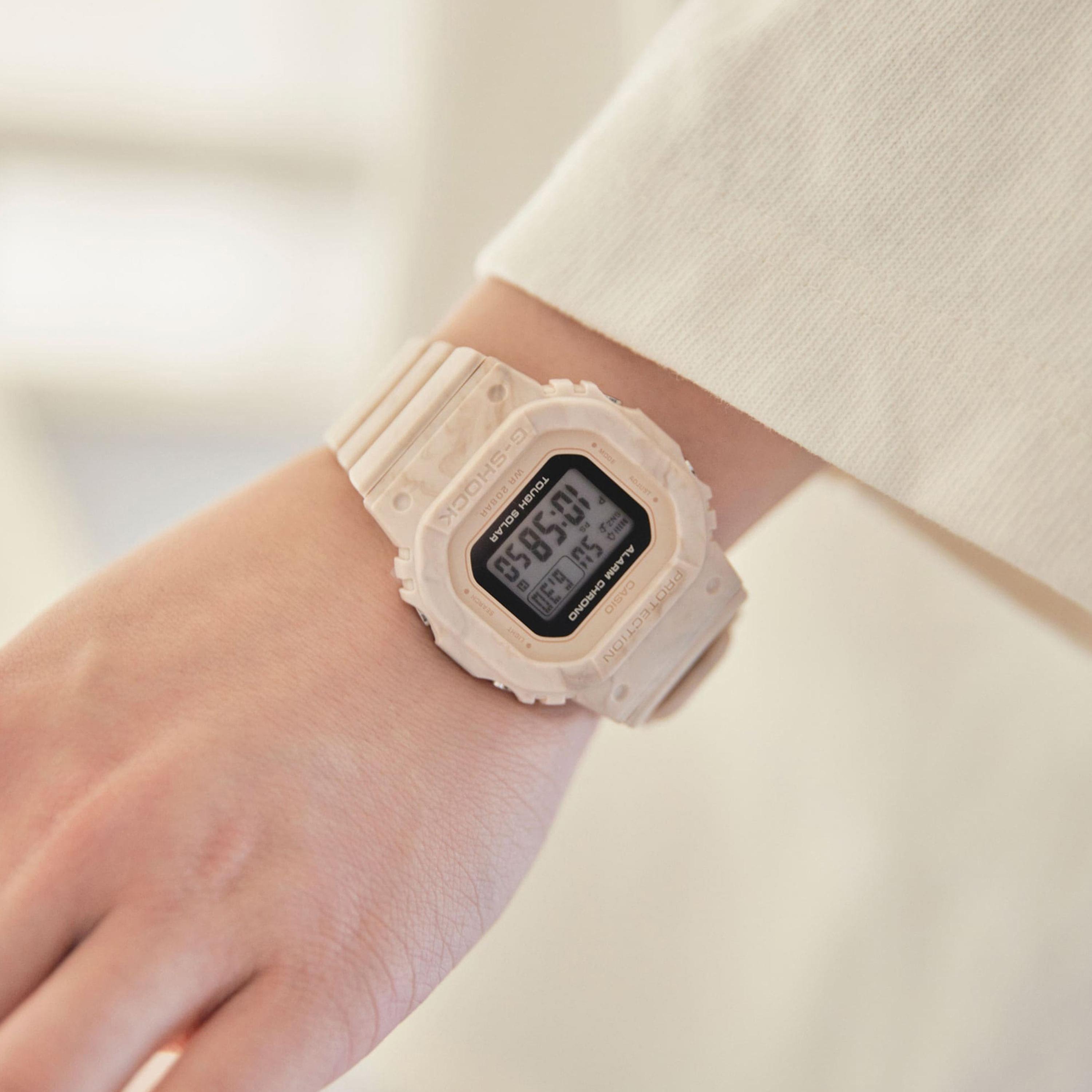 كاسيو جي-شوك ساعة نسائية 41 مم بيج رقمية بسوار سيليكون | GMS-S5600RT-4DR-women-watchesandjewellery-watches-image-3