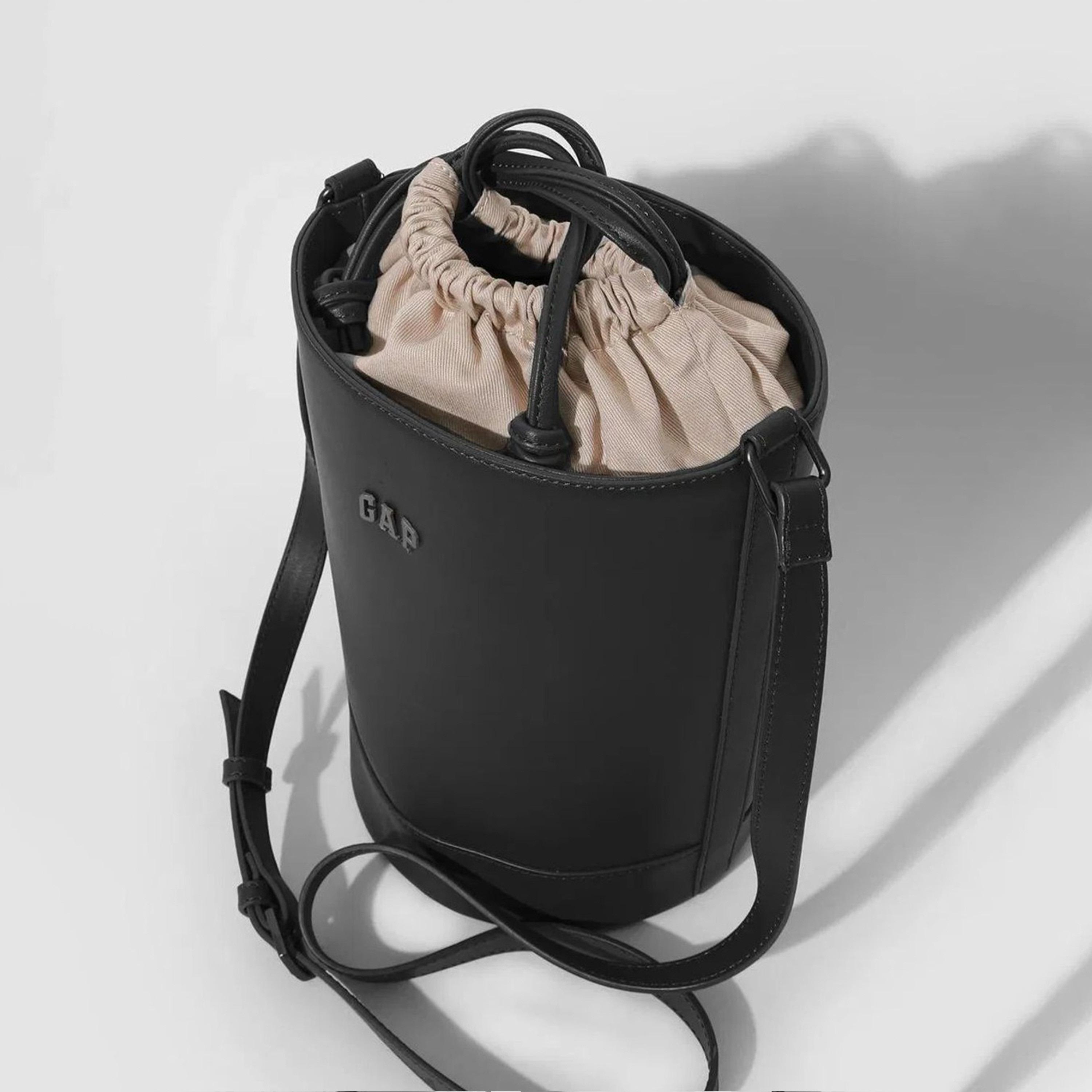غاب-  شنطة كتف سادة برباط وحزام قابل للتعديل-women-bagsandwallets-handbags-image-4