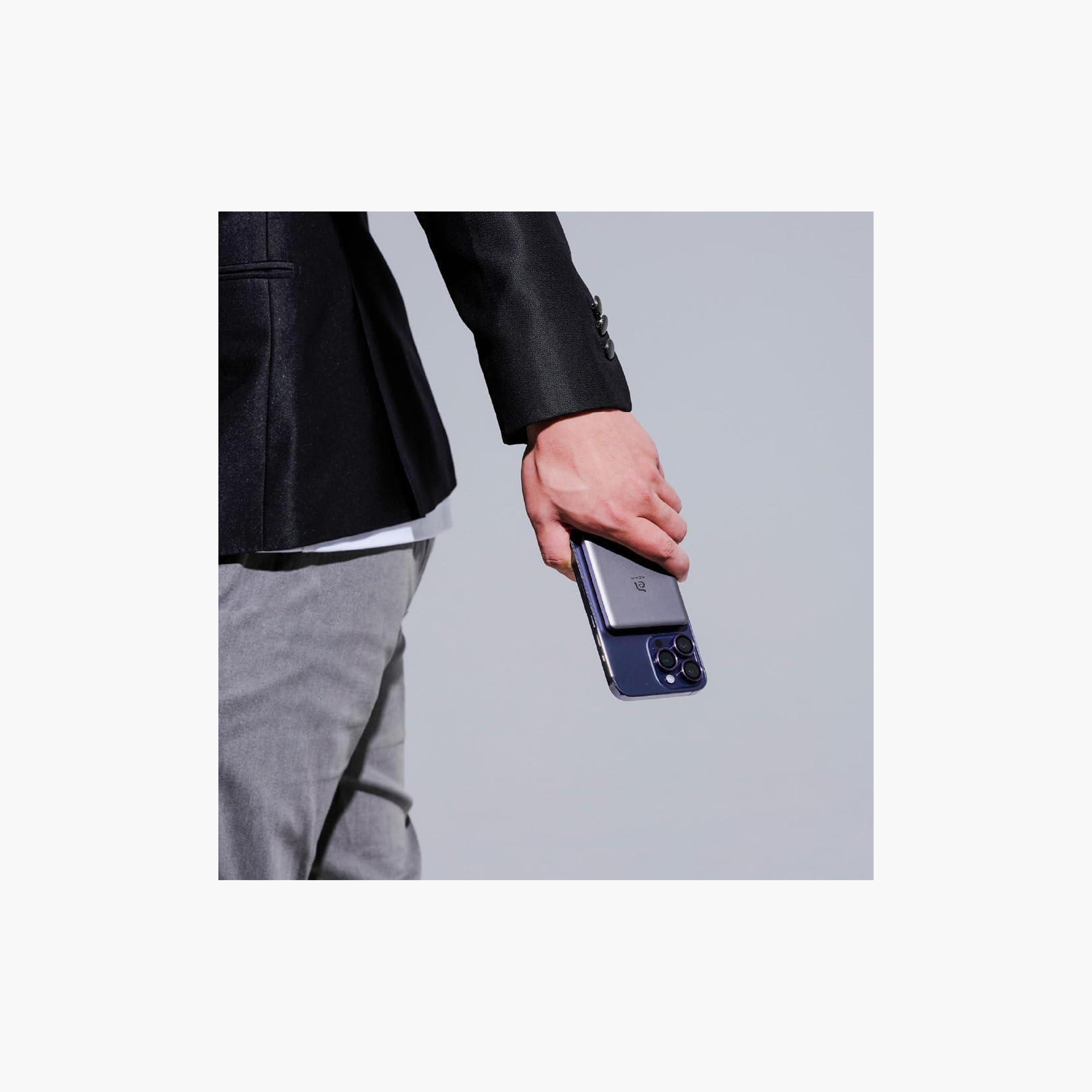 شاحن آدم إليمنتس اللاسلكي المغناطيسي جرافيتي C5 رمادي | APBADGVC5GY-electronics-accessories-mobileaccesories-image-6