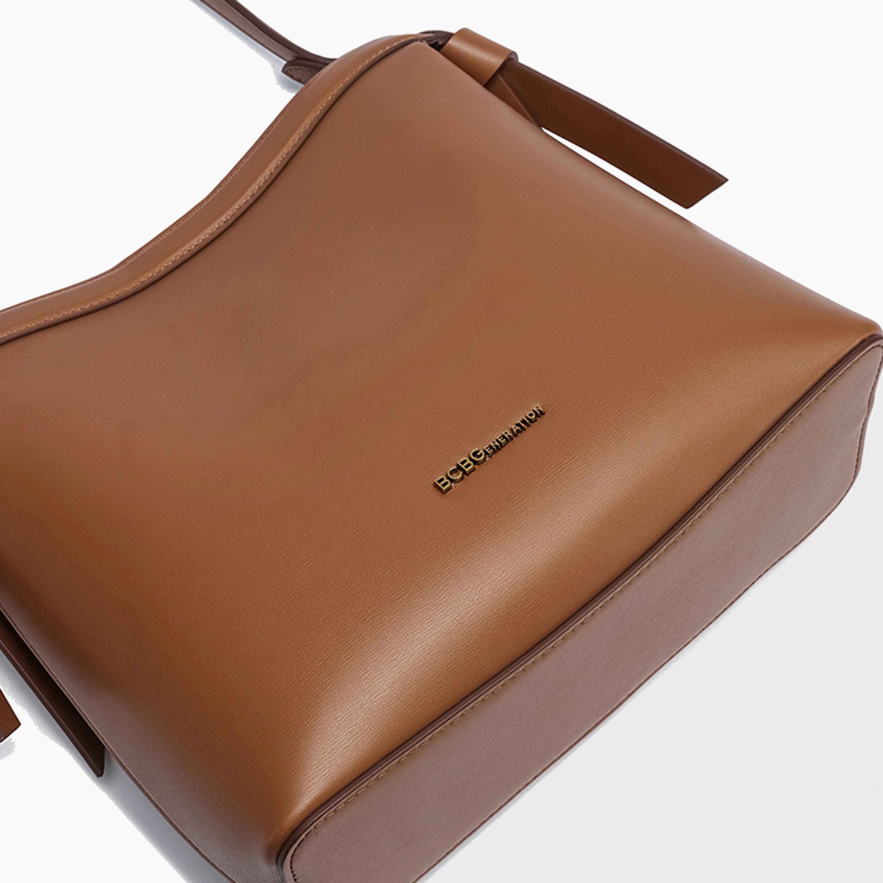 بي سي بي جي- شنطة كتف بقفل مغناطيسي وحزام قابل للفصل-women-bagsandwallets-handbags-image-4