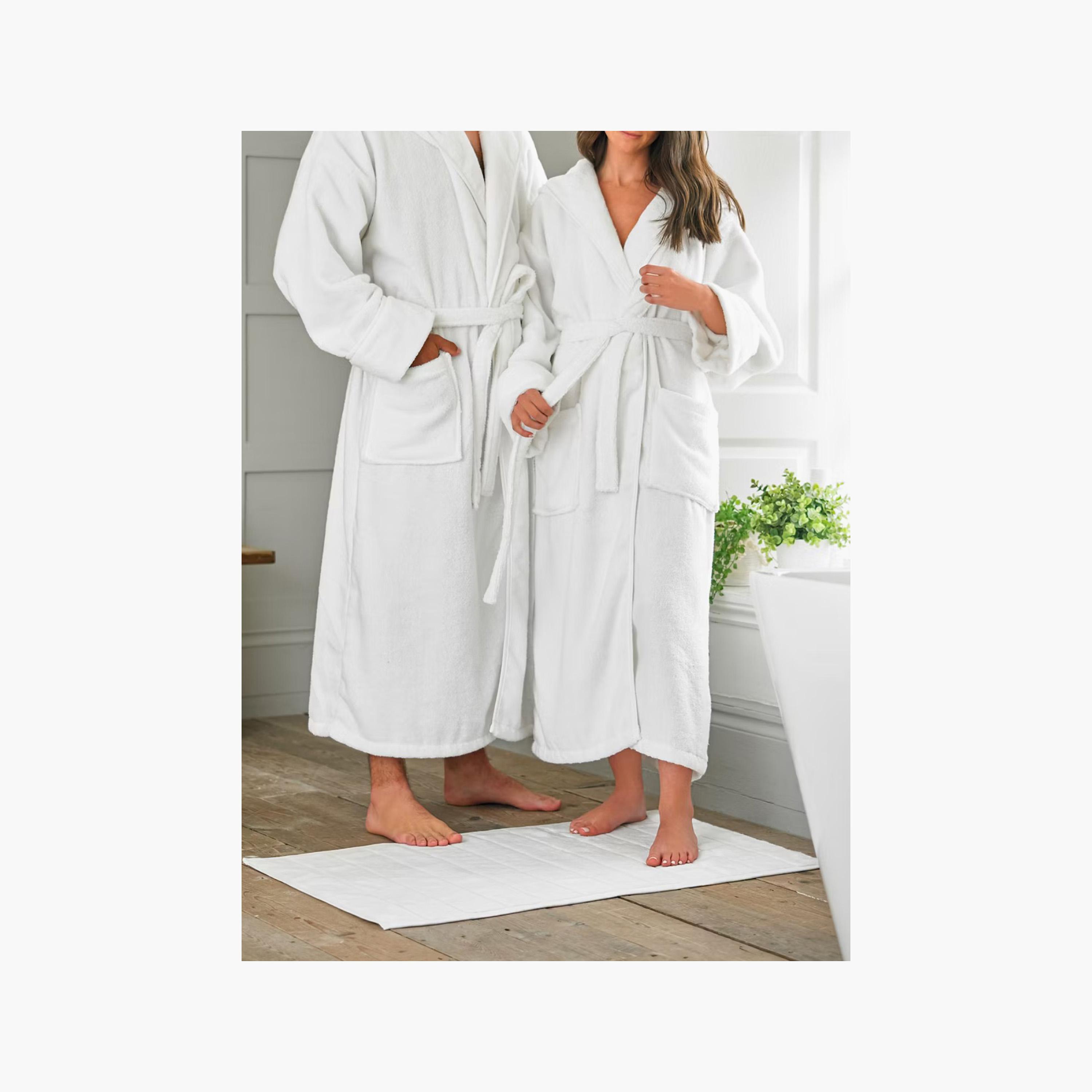 روب حمّام أنيق بقبعة من 1تشيس - مقاس متوسط-household-bathandlaundry-bathlinen-towels-image-3