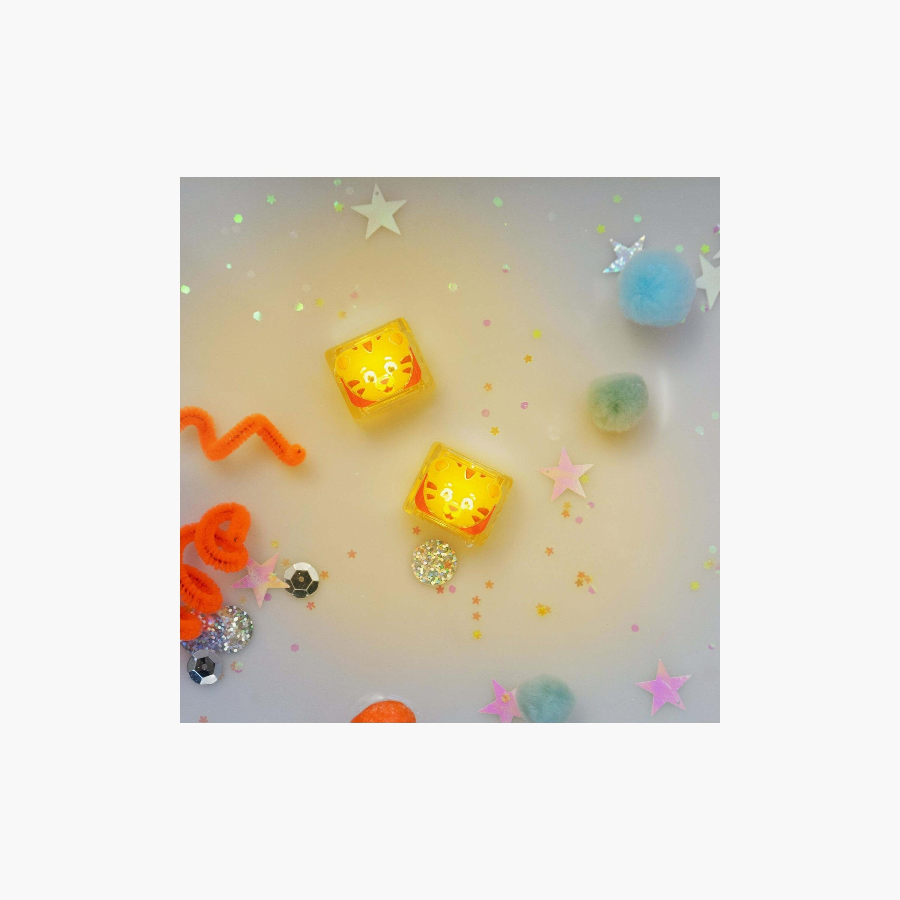 Glo Pals 4-Piece Daniel Tiger Light Up Bath Glow Cubes-toys-babyandtoddlertoys-bathtoys-image-4