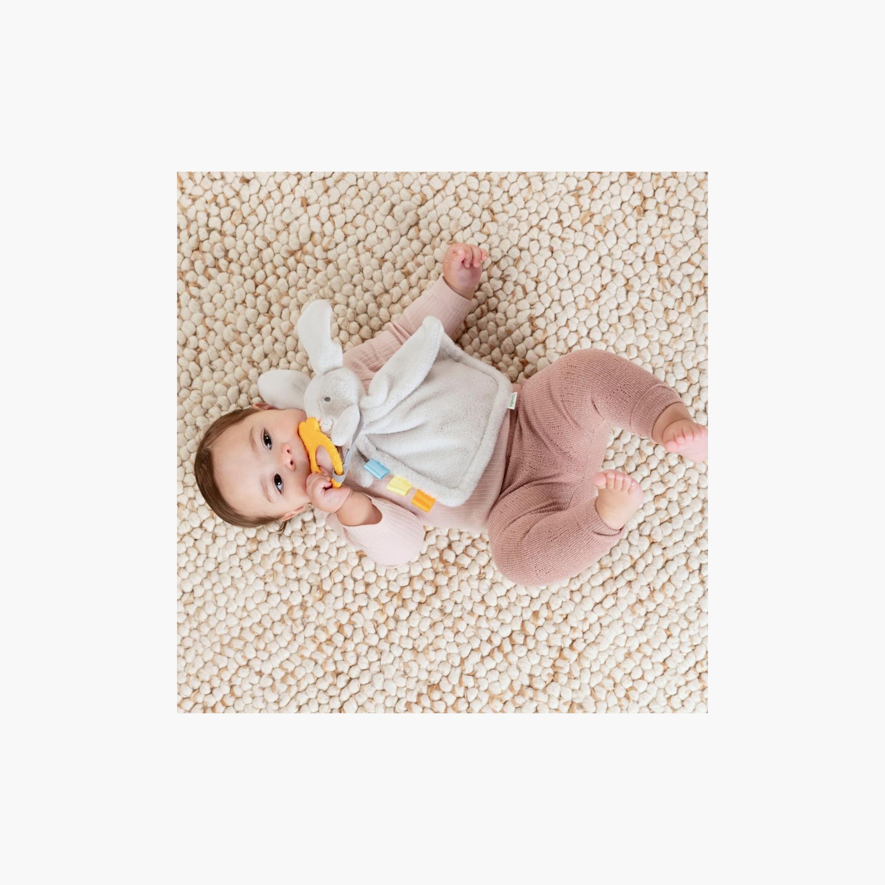 لعبة قطيفة وعضاضة كوزي سيلفي من إنجينويتي-toys-babyandtoddlertoys-rattlesandteethers-image-3