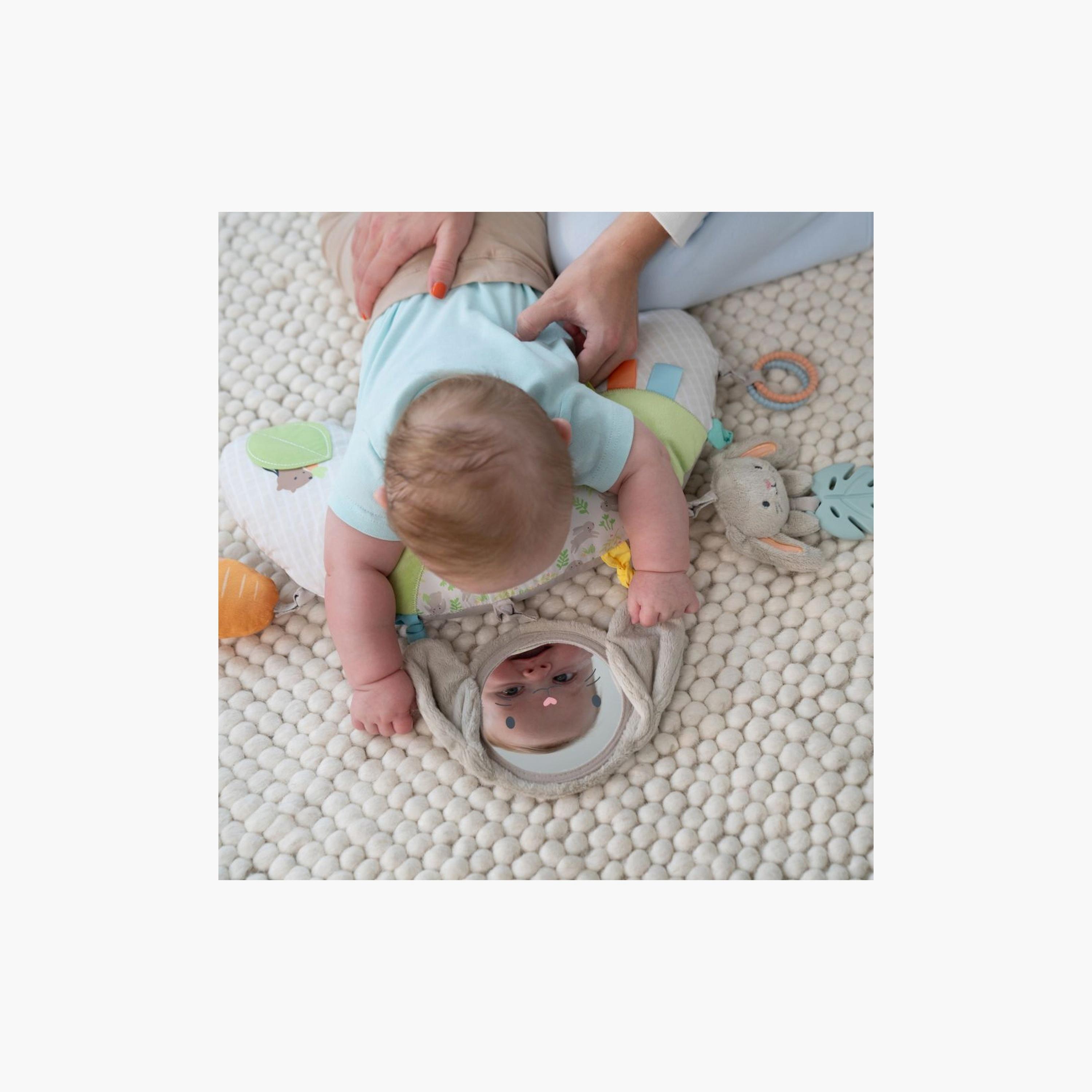 وسادة أنشطة لوقت البطن كوزي بروب سيلفي من إنجينويتي-baby-feeding-breastfeedingandcare-image-3