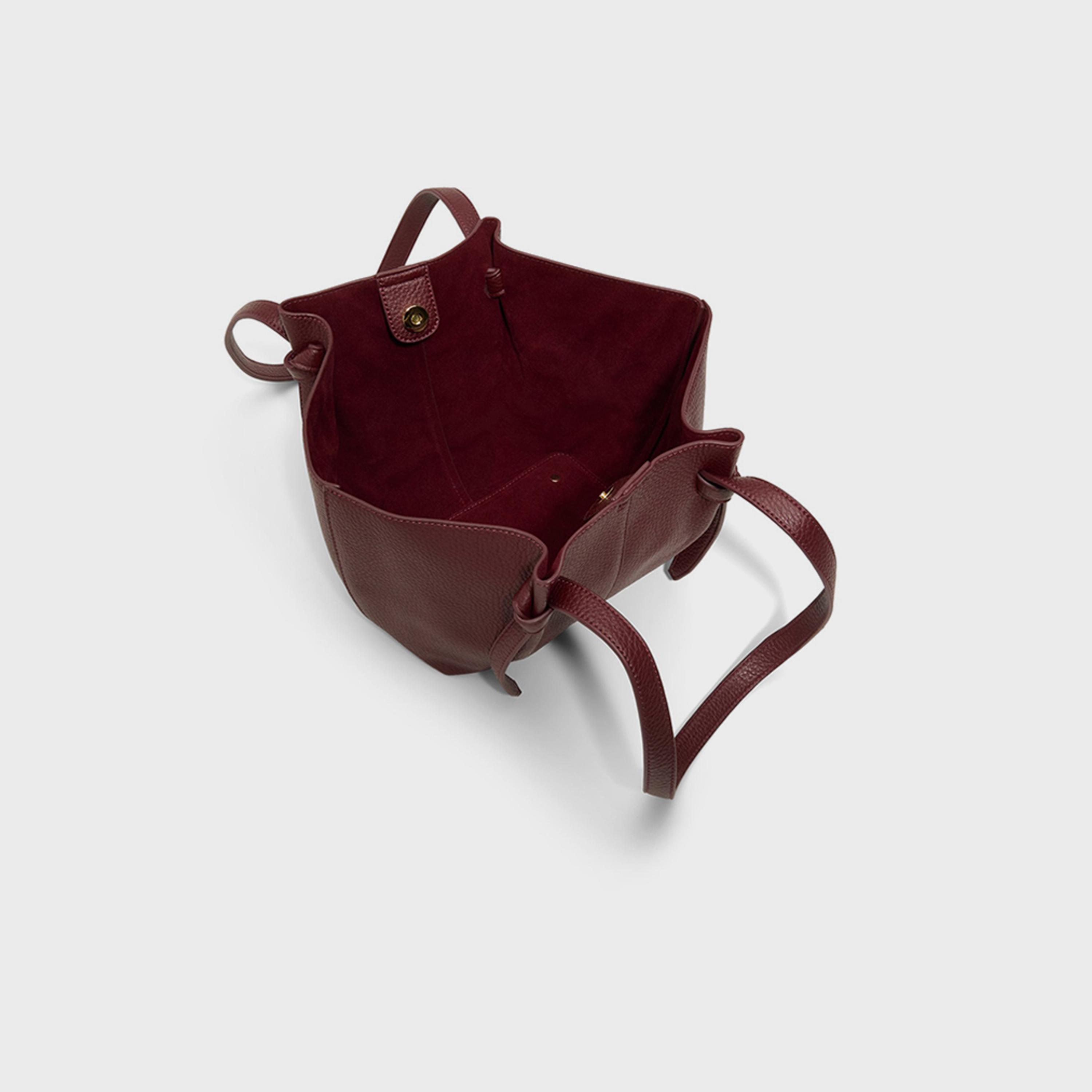 كول ات سبرينغ- شنطة كتف منقوشة إغلاق مغناطيسي مقبض مزدوج | 41 × 19 × 12 سم-women-bagsandwallets-handbags-image-3