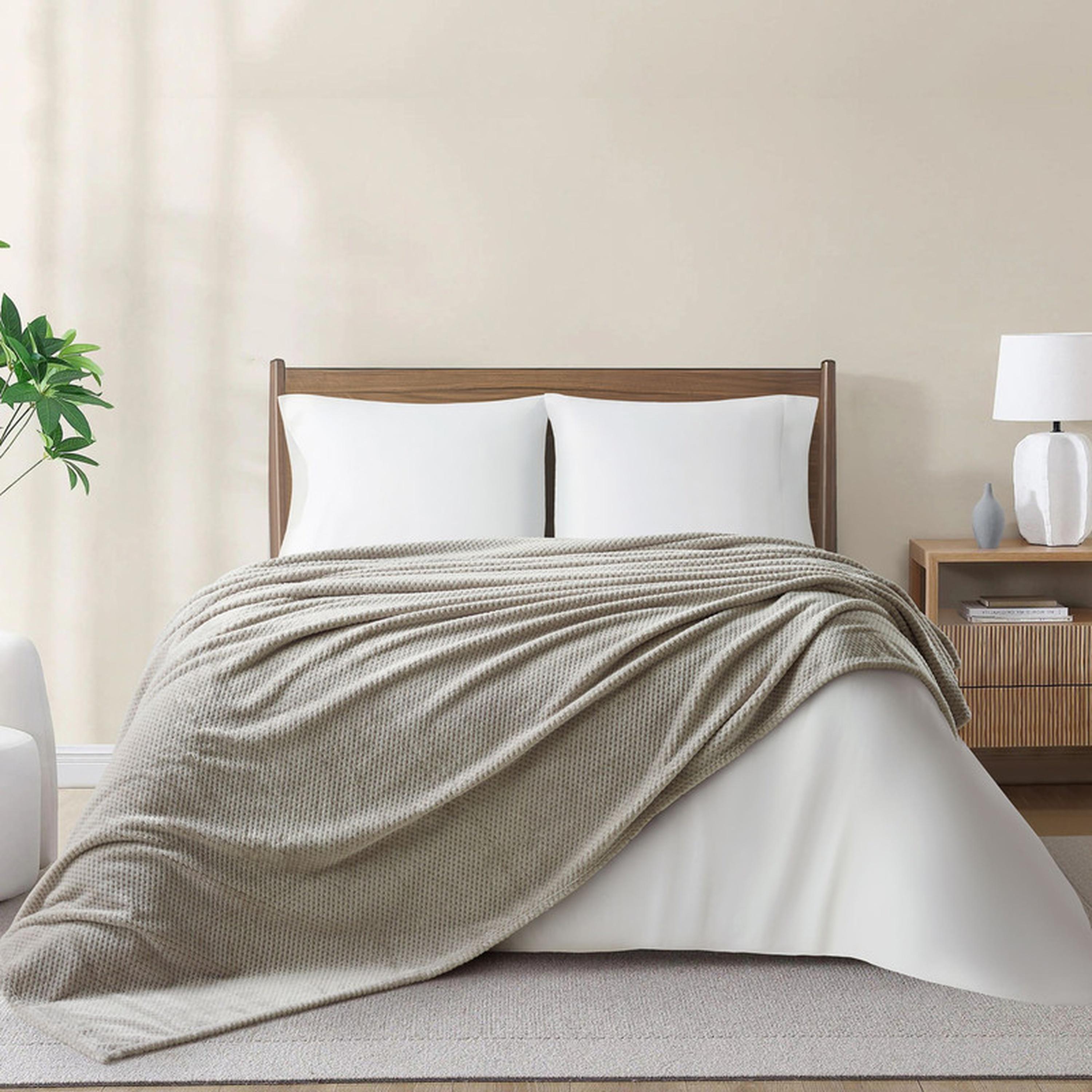 بطانية كينج مخملية بتصميم وافل من دونتيلا - 210x240 سم-household-bedding-blankets-image-1