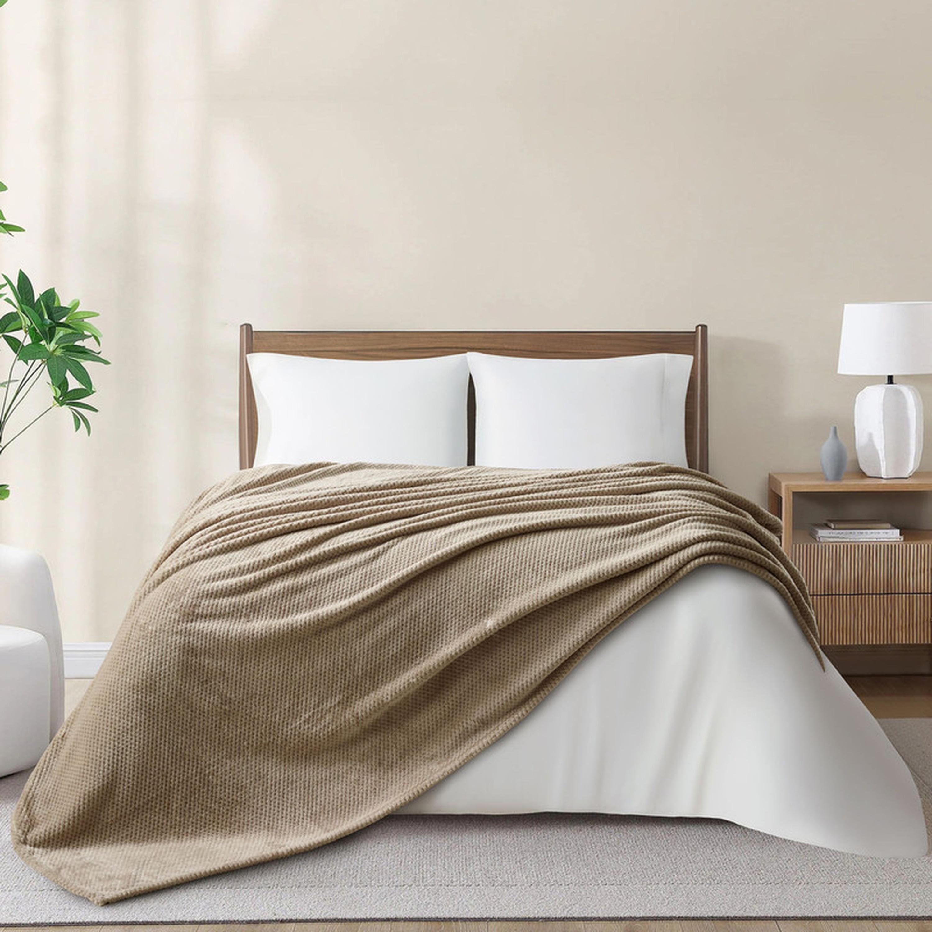 بطانية كينج مخملية بتصميم وافل من دونتيلا - 210x240 سم-household-bedding-blankets-image-1
