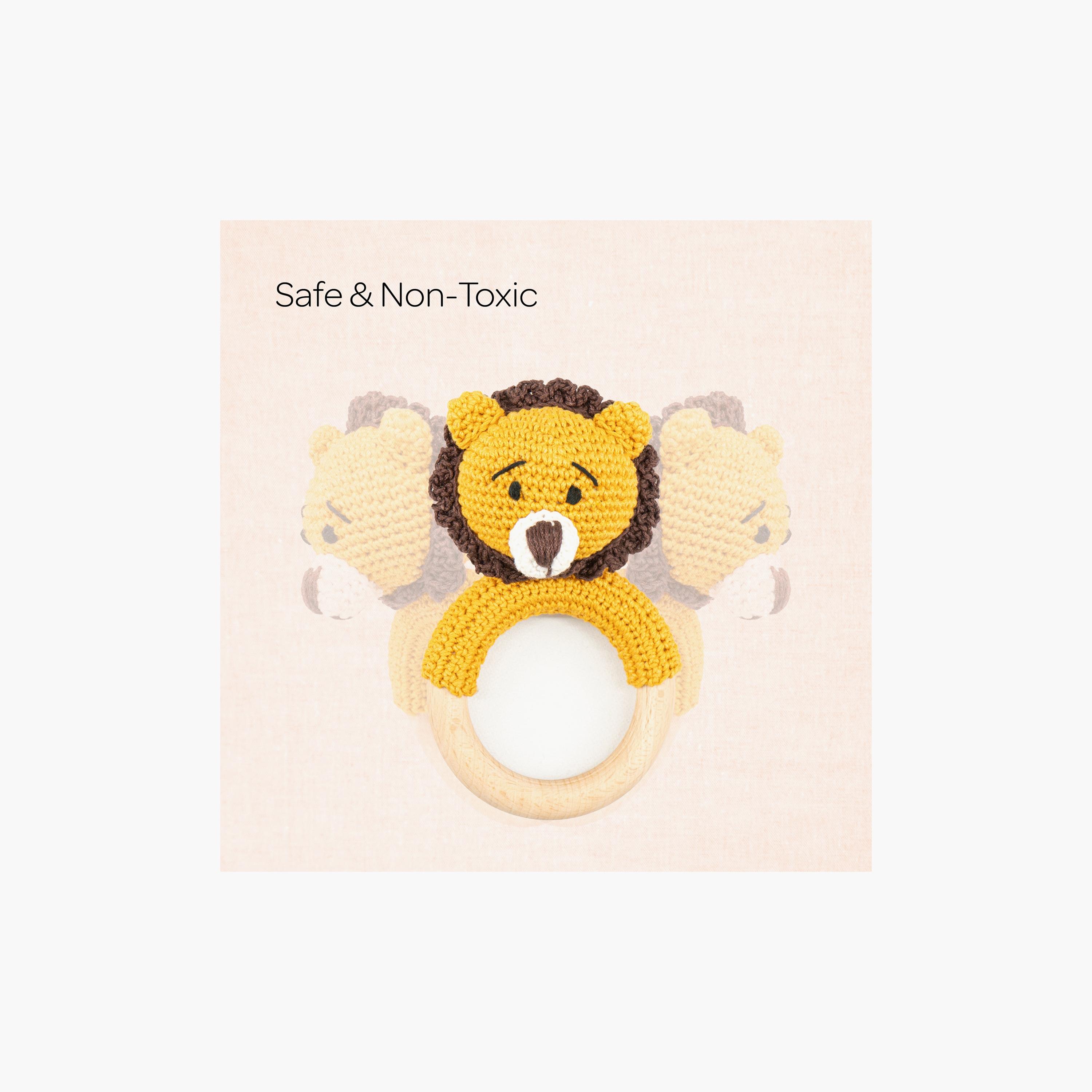 خشخيشة على شكل حلقة مصنوعة يدوياً من الكروشيه من مون - بتصميم أسد-toys-babyandtoddlertoys-rattlesandteethers-image-5