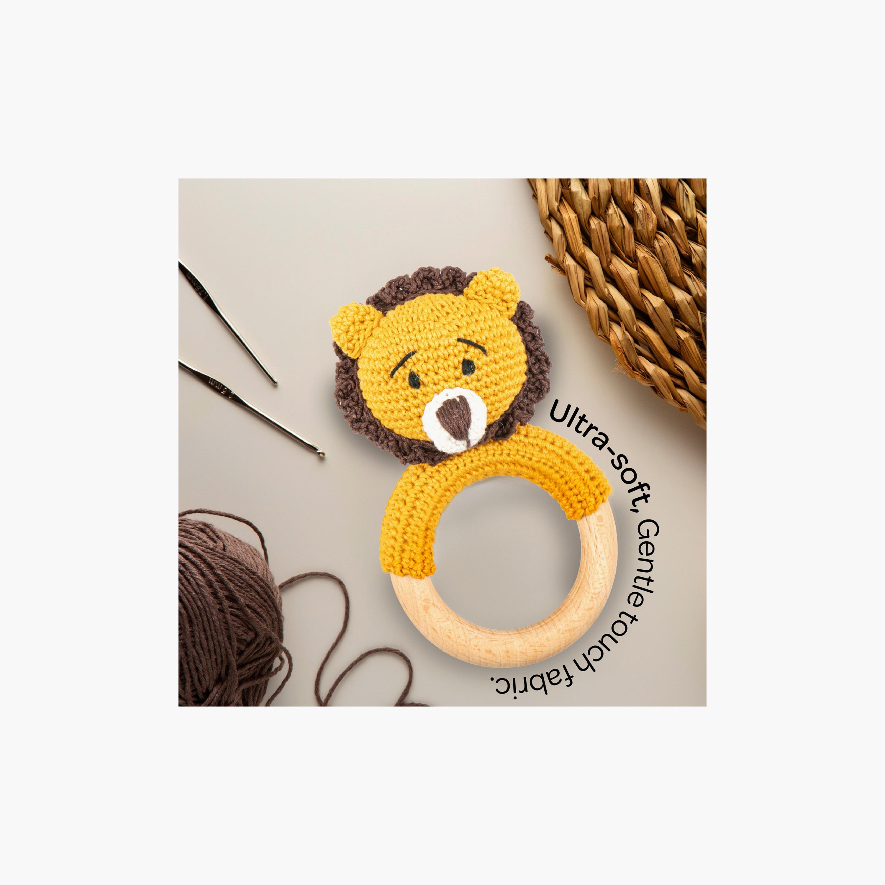 خشخيشة على شكل حلقة مصنوعة يدوياً من الكروشيه من مون - بتصميم أسد-toys-babyandtoddlertoys-rattlesandteethers-image-4