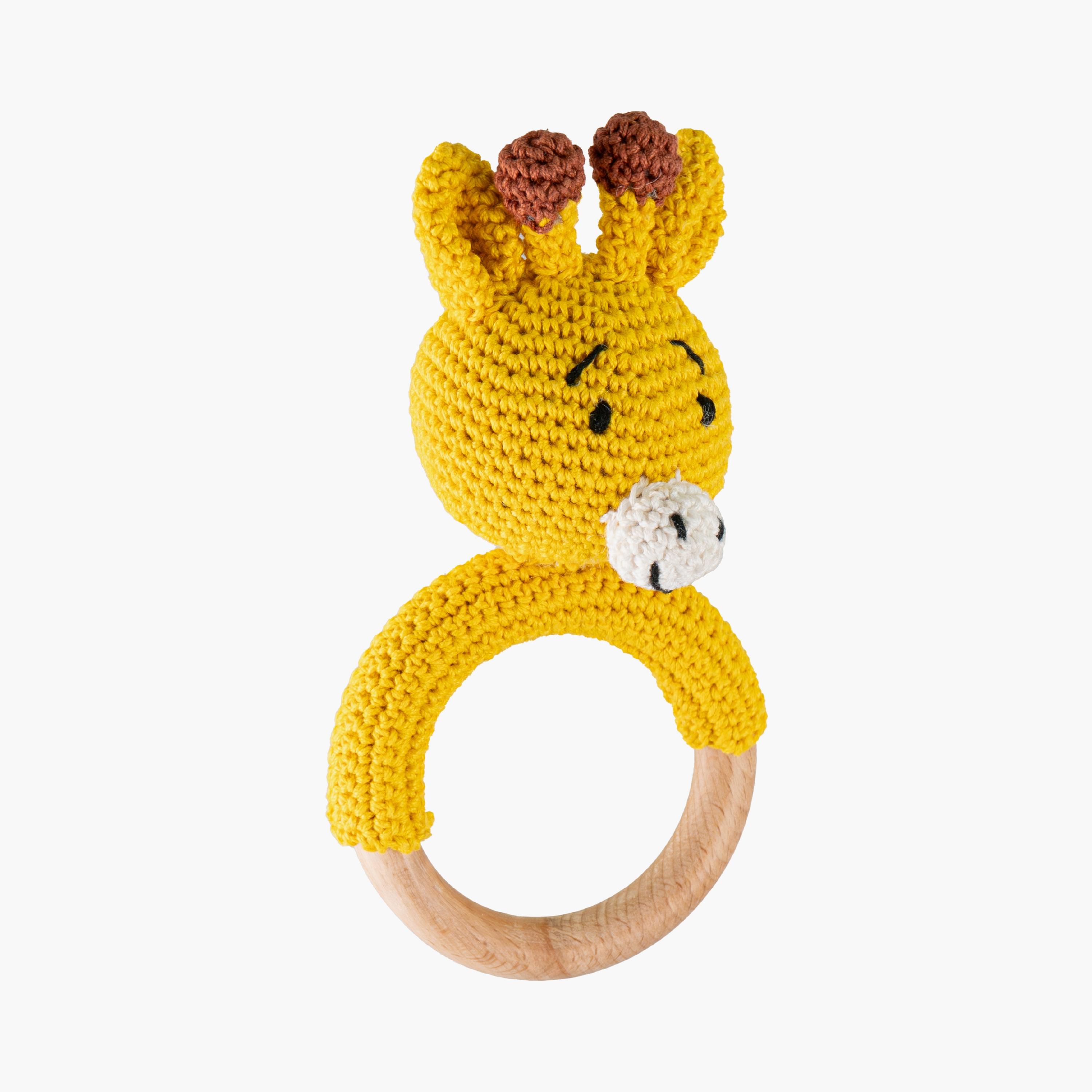 خشخيشة على شكل حلقة مصنوعة يدوياً من الكروشيه من مون - بتصميم زرافة-toys-babyandtoddlertoys-rattlesandteethers-image-1
