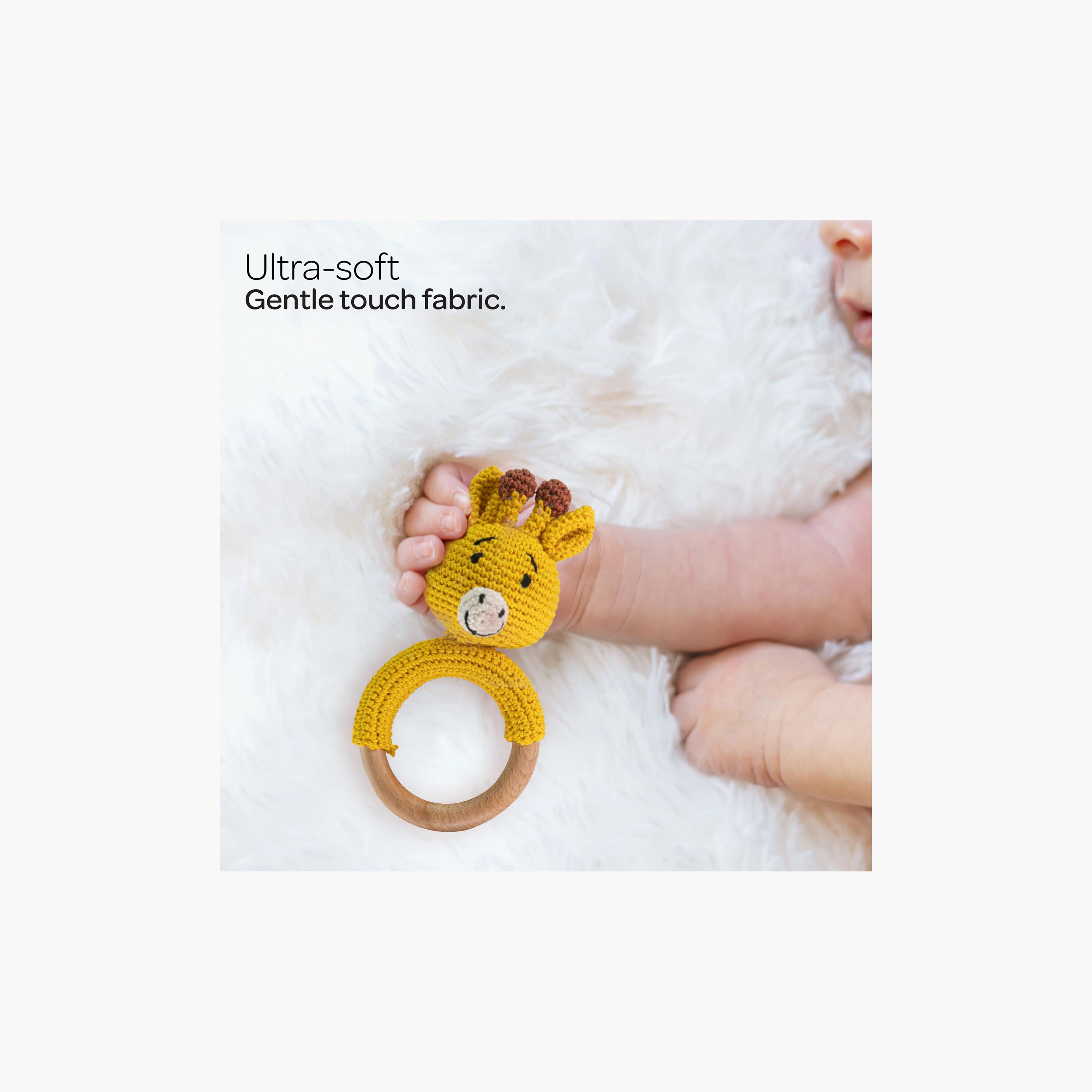 خشخيشة على شكل حلقة مصنوعة يدوياً من الكروشيه من مون - بتصميم زرافة-toys-babyandtoddlertoys-rattlesandteethers-image-4