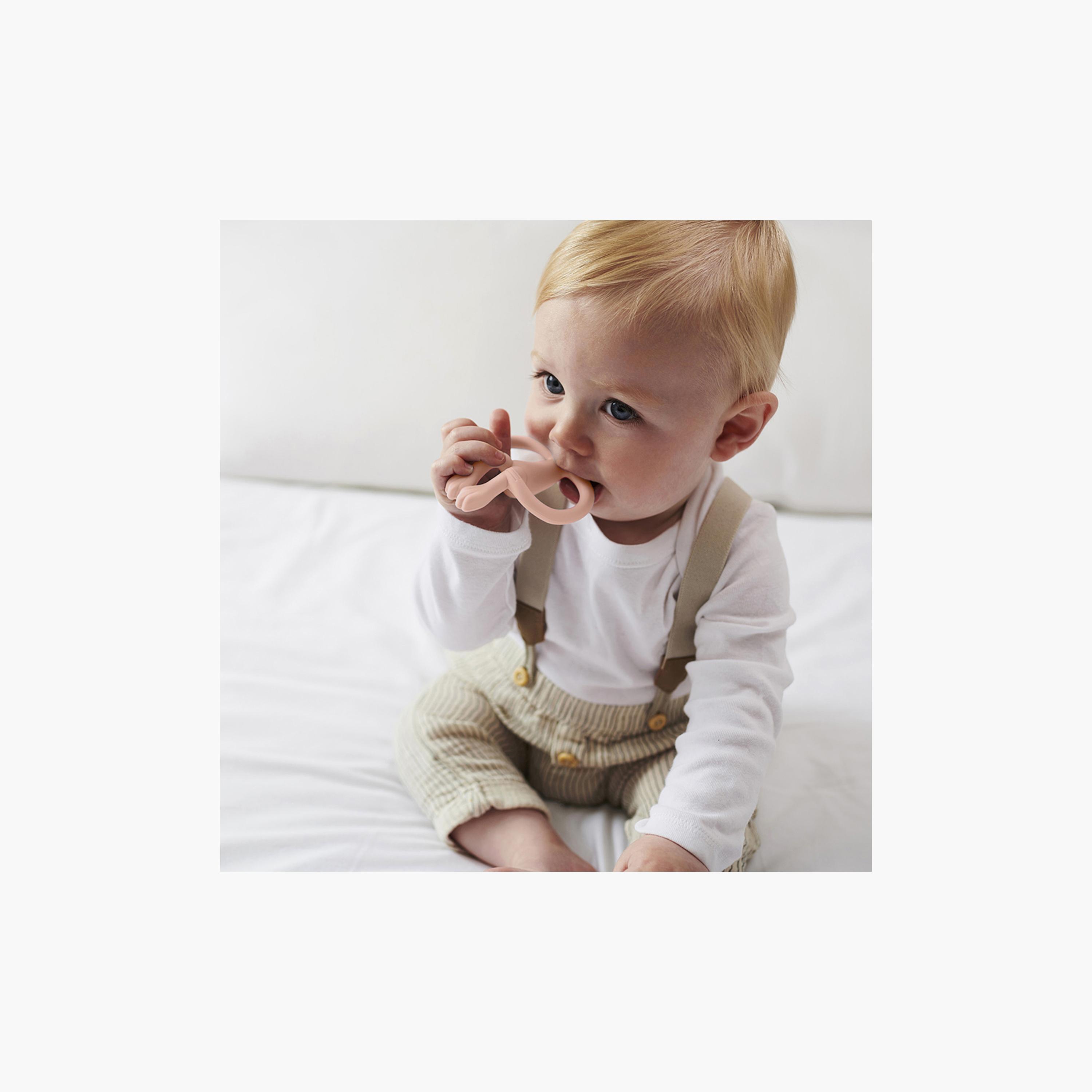 عضاضة أصلية من السيليكون والخالية من مادة BPA من ماتشستيك مونكي - 3 أشهر+-baby-feeding-teethers-image-4