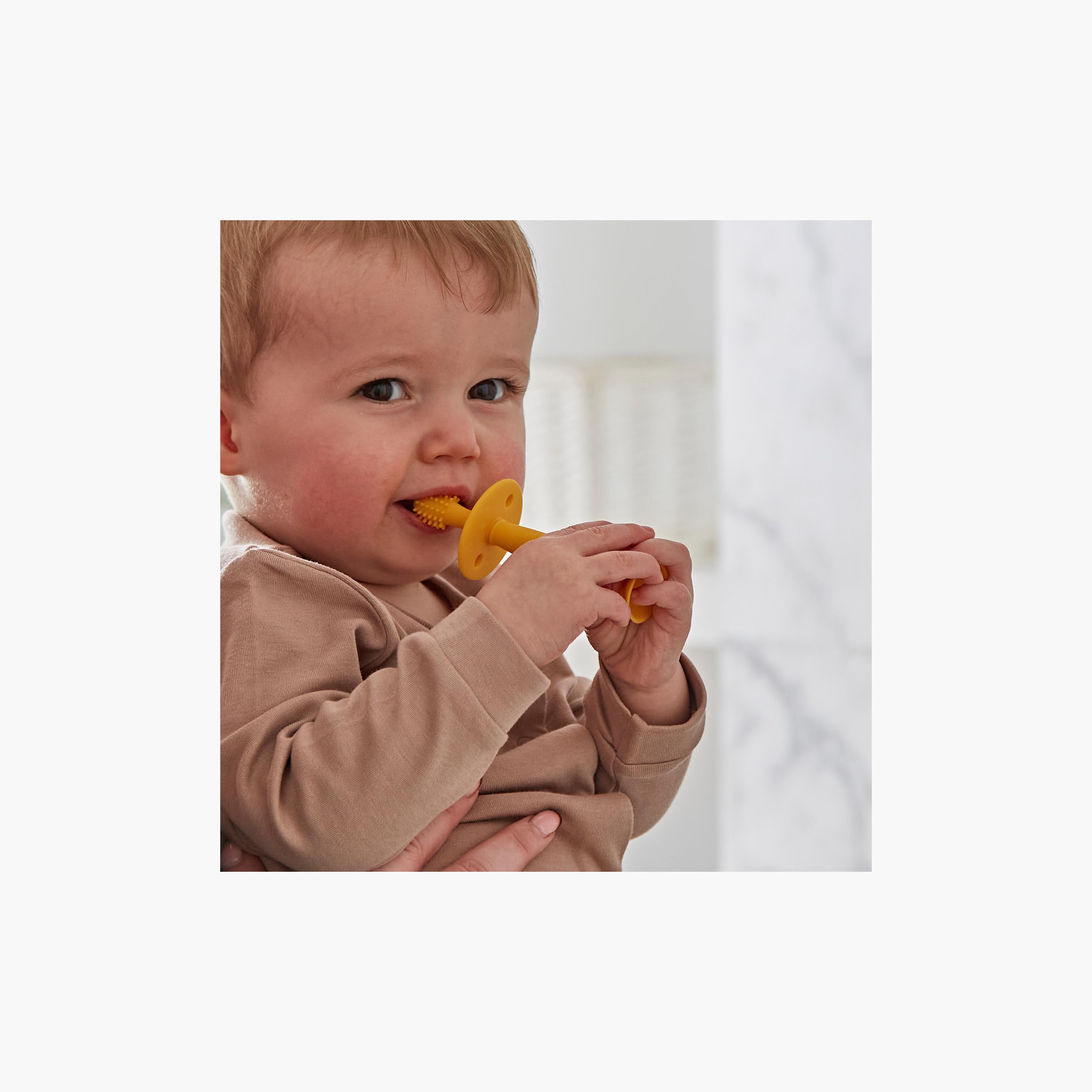 طقم فرشاة أسنان للتدريب قطعتان مع سدادة من ماتشستيك مونكي - 3 أشهر+ - أسد وزرافة-baby-bathandcare-oralcare-teethanddentalcare-image-6