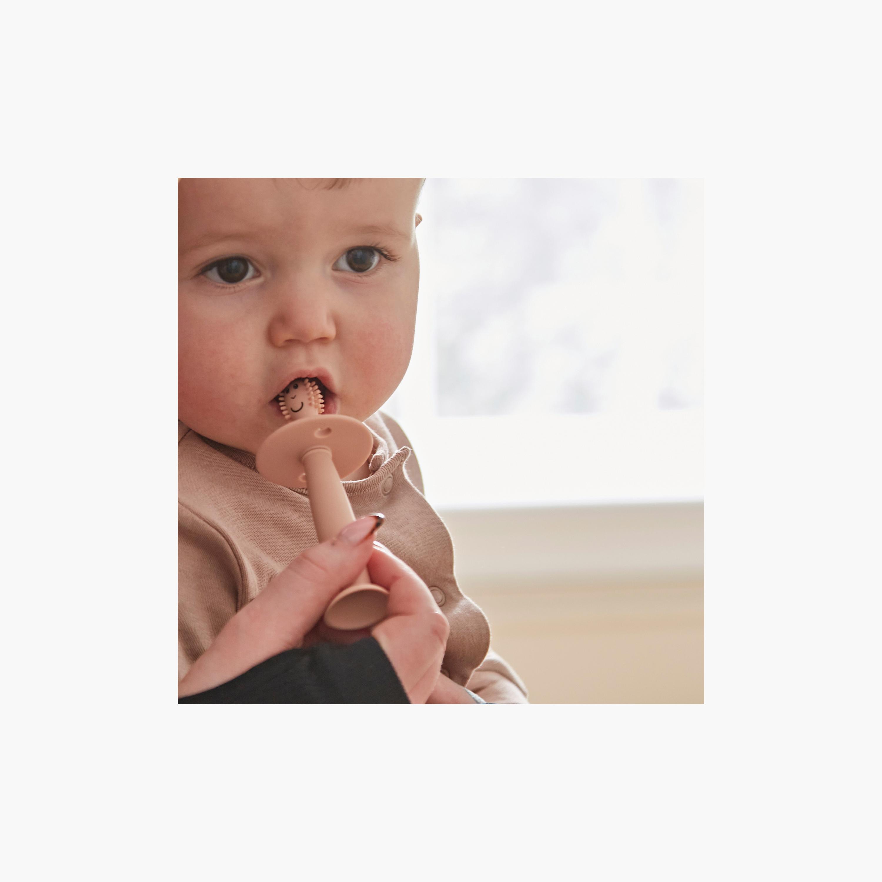 طقم فرشاة أسنان للتدريب قطعتان مع سدادة من ماتشستيك مونكي - 3 أشهر+ - أسد وزرافة-baby-bathandcare-oralcare-teethanddentalcare-image-6