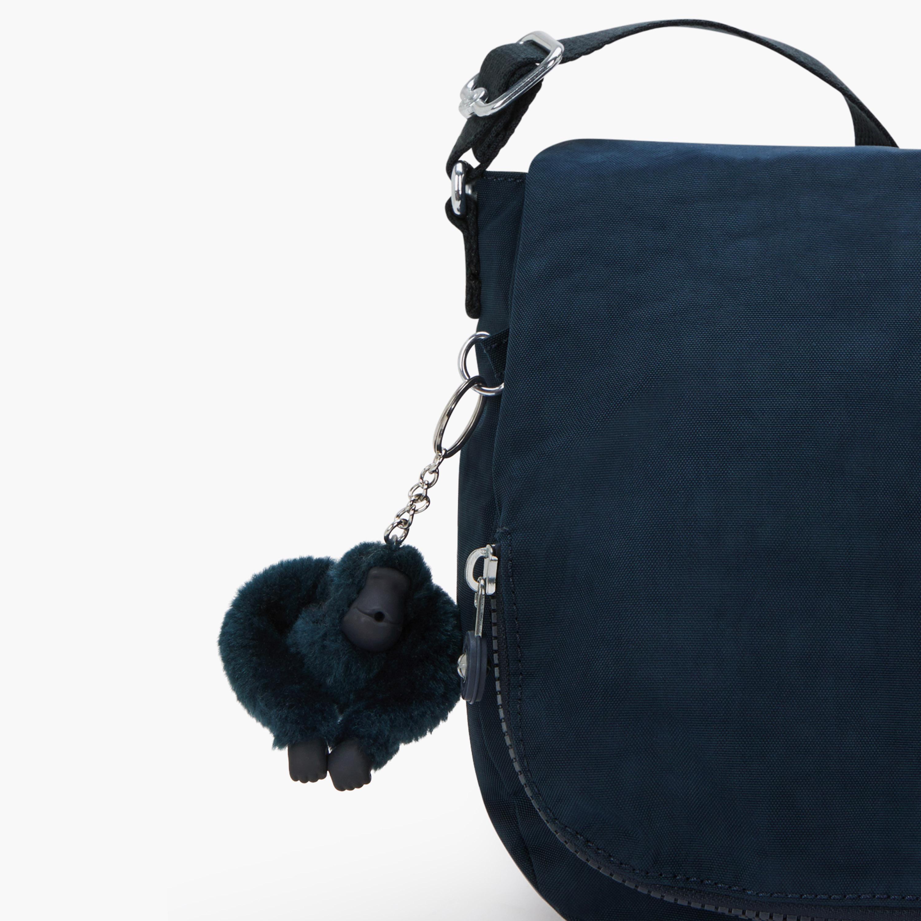 كيبلينج - شنطة إيرثبيت إم كروس سادة بغطاء وحزام قابل للتعديل | 30 × 10.5 × 22.5 سم-women-bagsandwallets-handbags-image-4