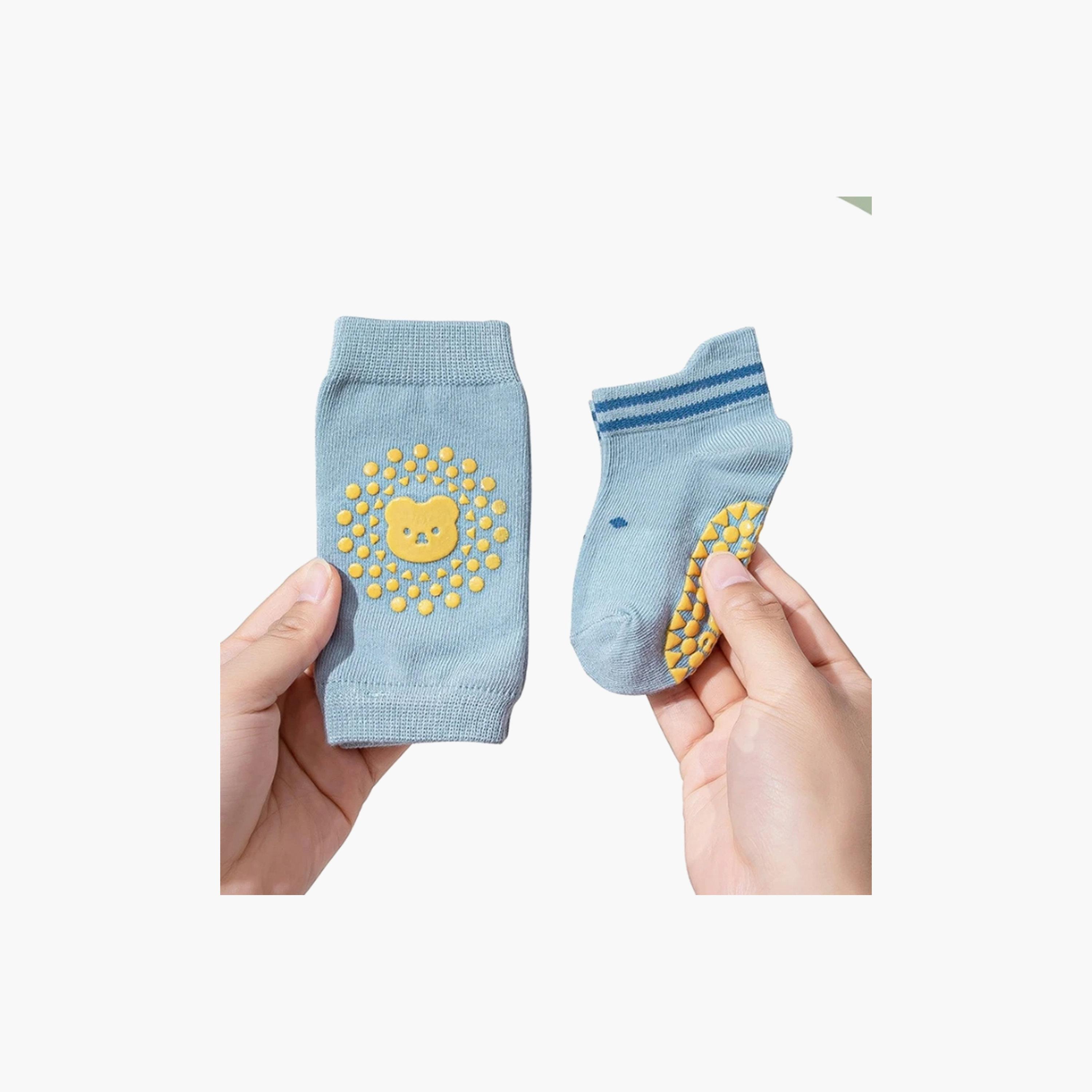 Pikkaboo 2-Piece SoftCrawl Knee Pads with 2-Piece Socks - Blue Bear-baby-healthandsafety-babyproofing-image-2