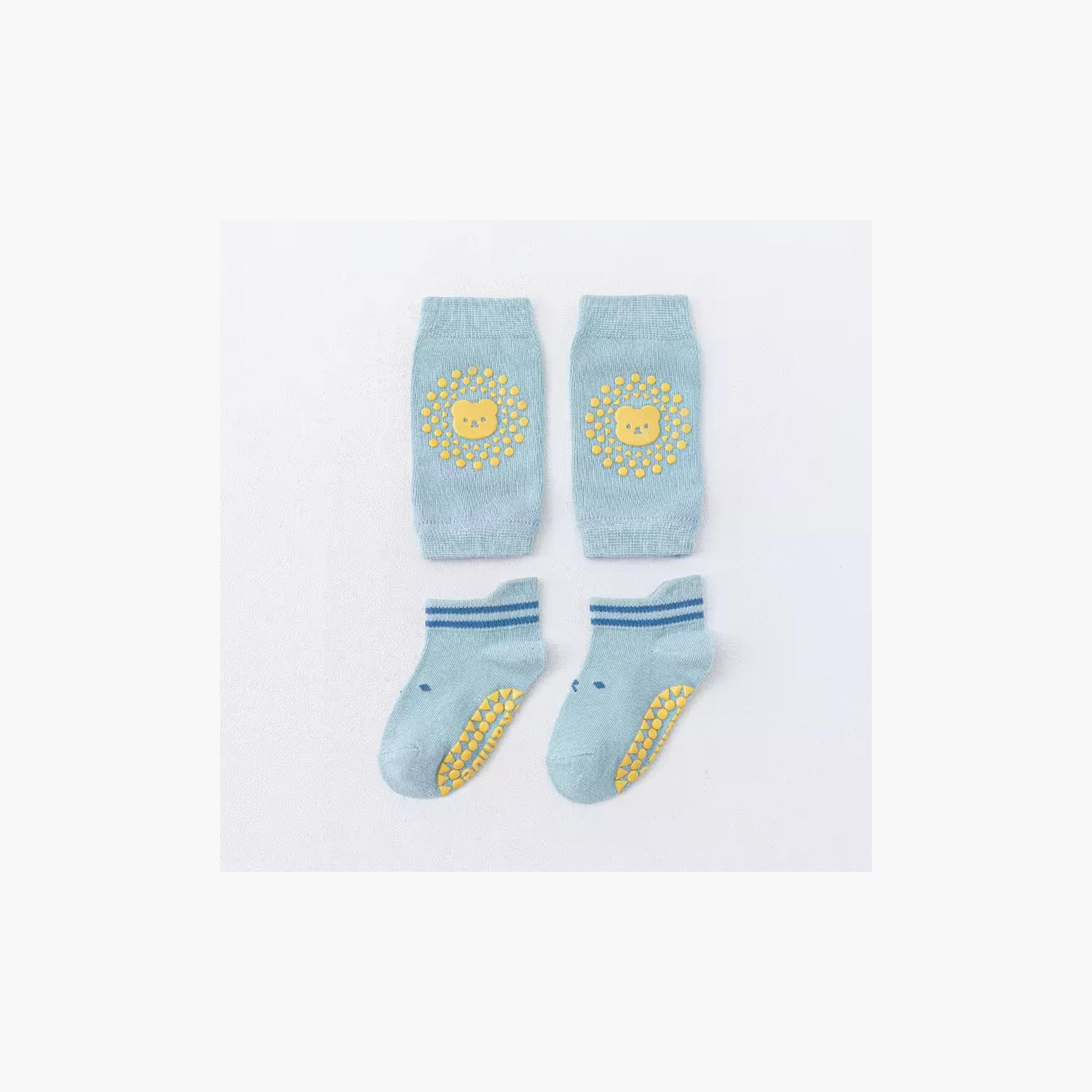 Pikkaboo 2-Piece SoftCrawl Knee Pads with 2-Piece Socks - Blue Bear-baby-healthandsafety-babyproofing-image-4