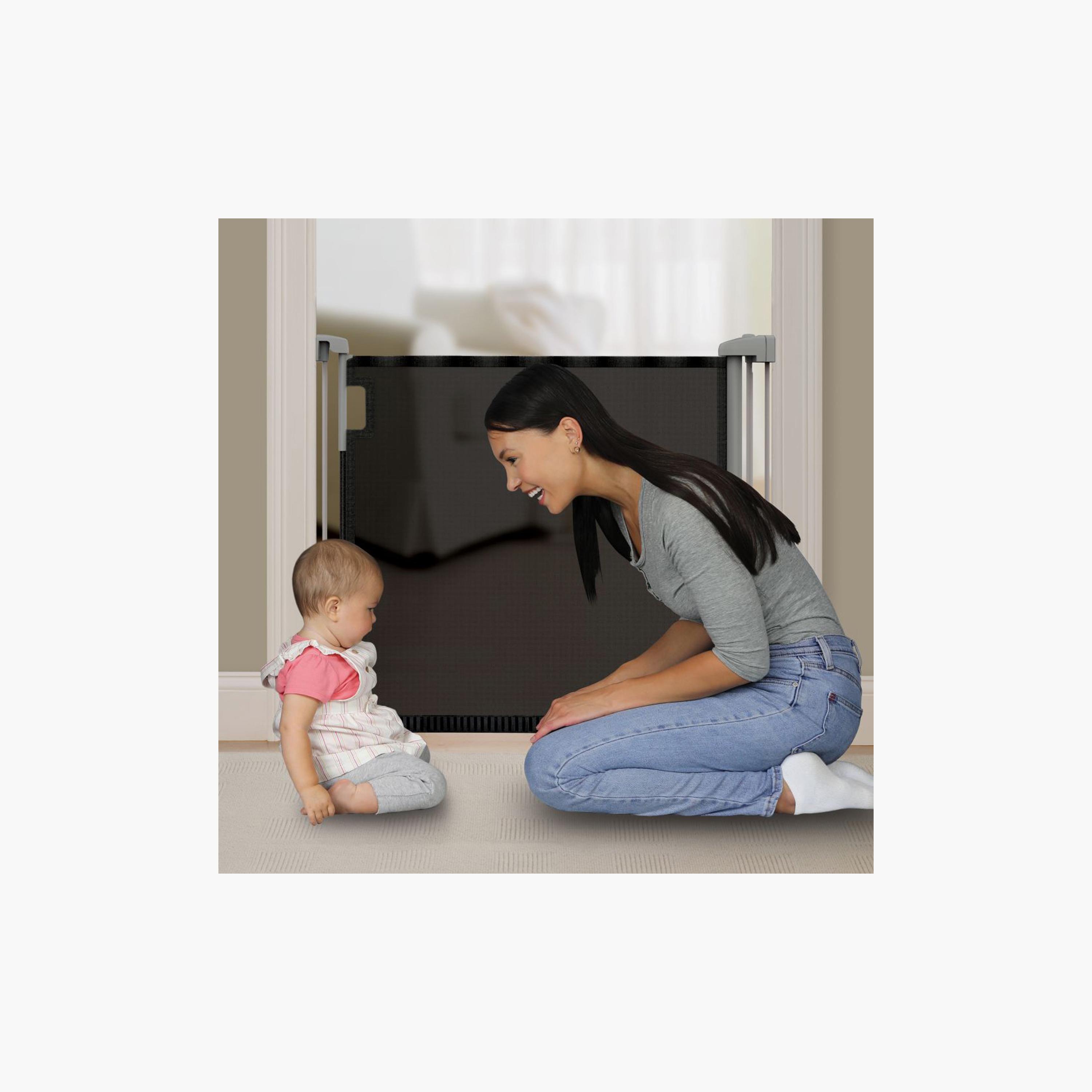 بوابة الأمان الشبكية سمر ثرو واي بعرض 52 بوصة مع قفل تلقائي من إنجوينيتي-baby-healthandsafety-babyproofing-image-7