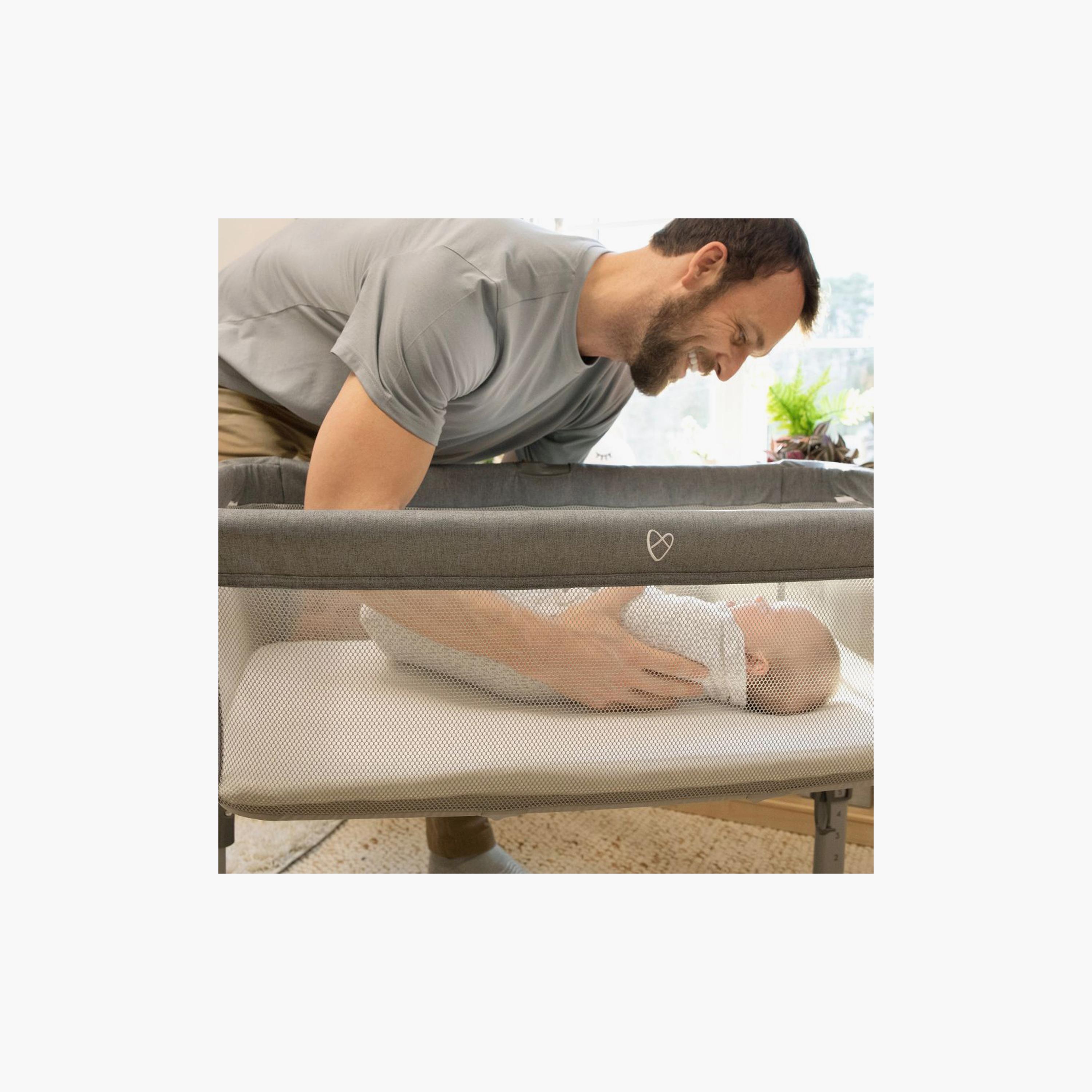 قماط سوادل مي الأصلي ثنائي القطع بتصميم قلب - 0 إلى 3 أشهر - بورن فري من إنجوينيتي-baby-nursery-blanketsandswaddles-swaddlesandsleepingbags-image-4