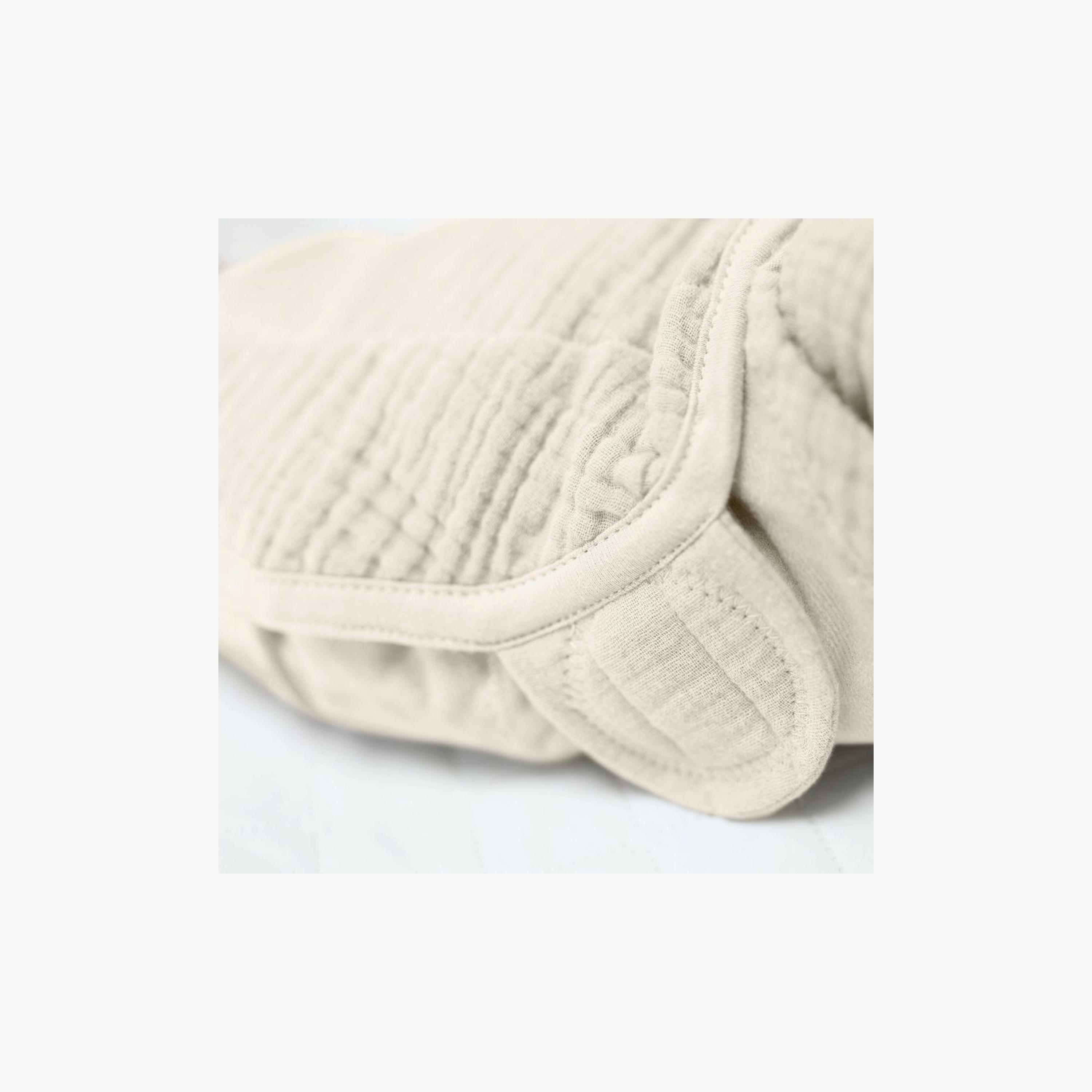 قماط سوادل مي الموسلين الأصلي - 0-3 أشهر - كريمي من إنجوينيتي-baby-nursery-blanketsandswaddles-swaddlesandsleepingbags-image-4