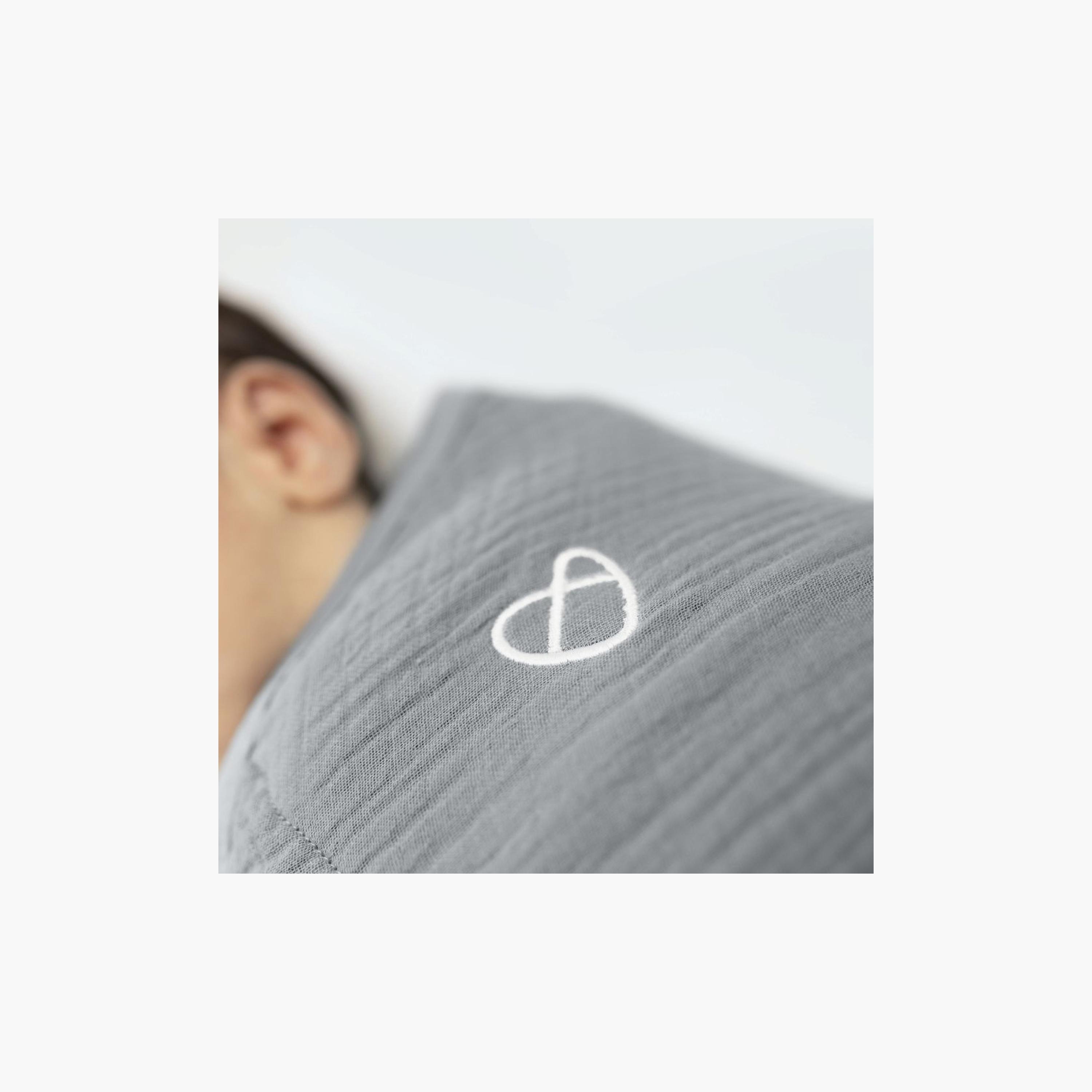 قماط سوادل مي الموسلين الأصلي - 0-3 أشهر - غرانيت من إنجوينيتي-baby-nursery-blanketsandswaddles-swaddlesandsleepingbags-image-5