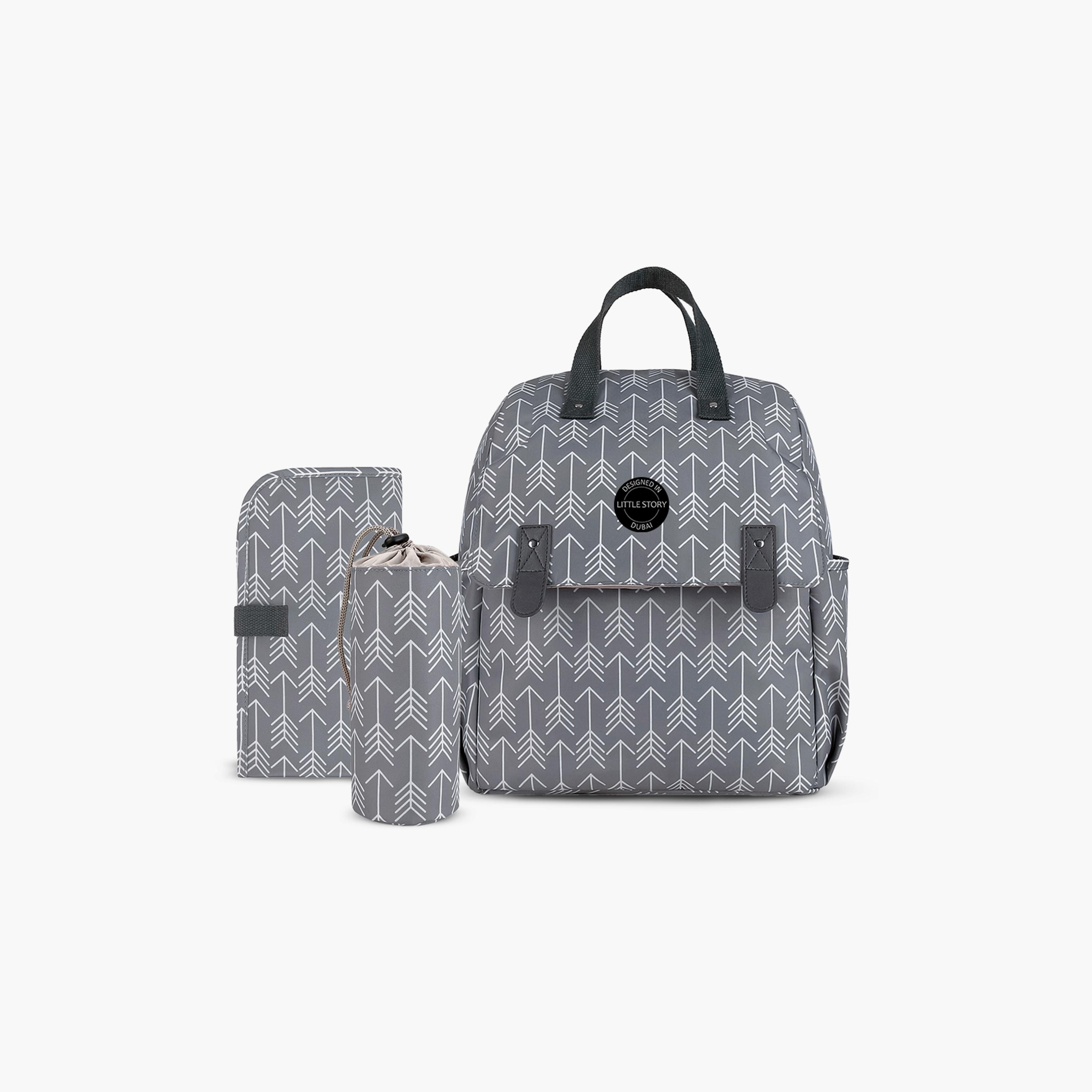 حقيبة ظهر حفاضات 3 قطع مع غيار حفاضات وحقيبة زجاجة - سهم - رمادي من ليتل ستوري.-baby-gear-diaperbags-image-1