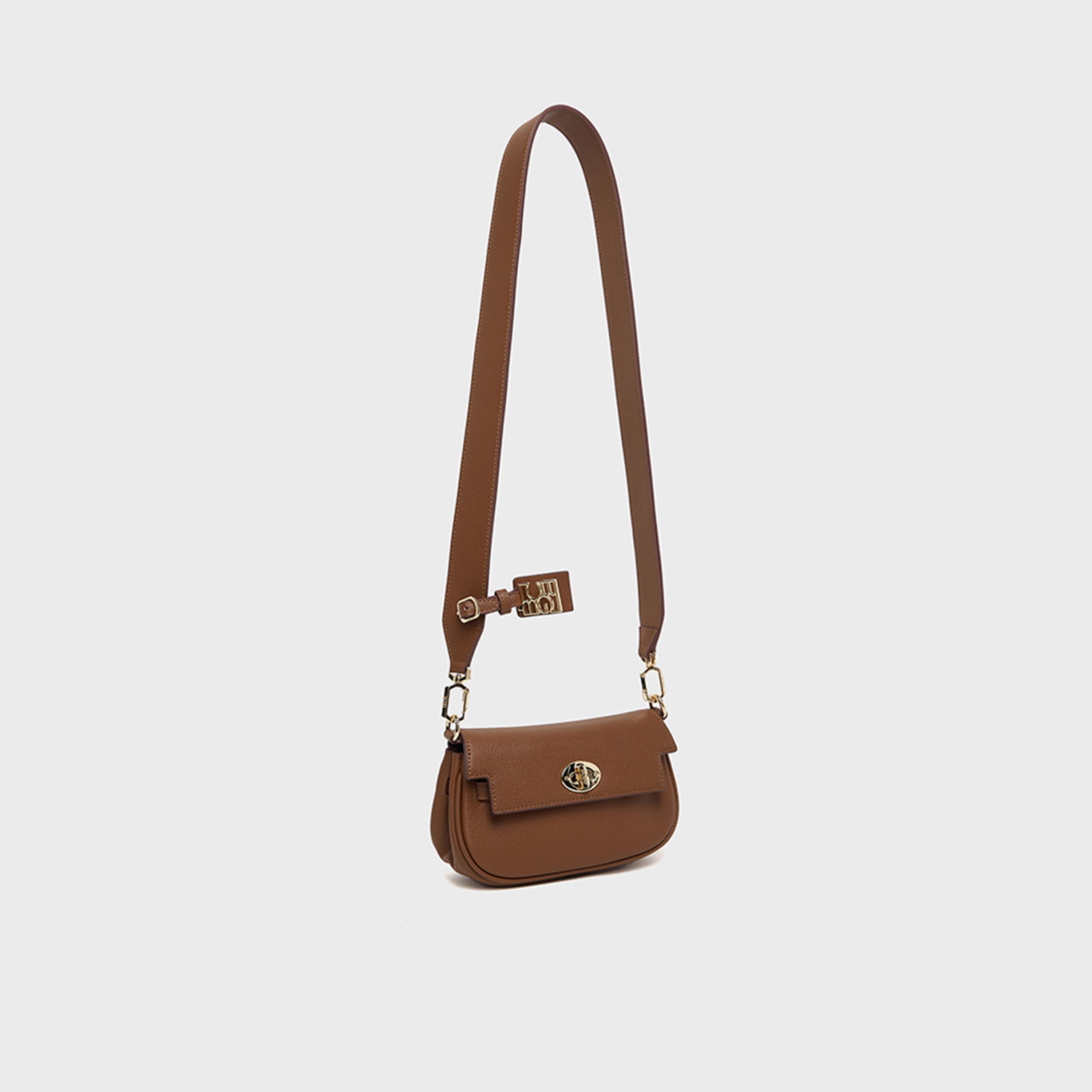 بي سي بي جي - شنطة كروس منقوشة بقفل لولبي وحزام قابل للفصل | 20 × 7 × 12 سم-women-bagsandwallets-handbags-image-9