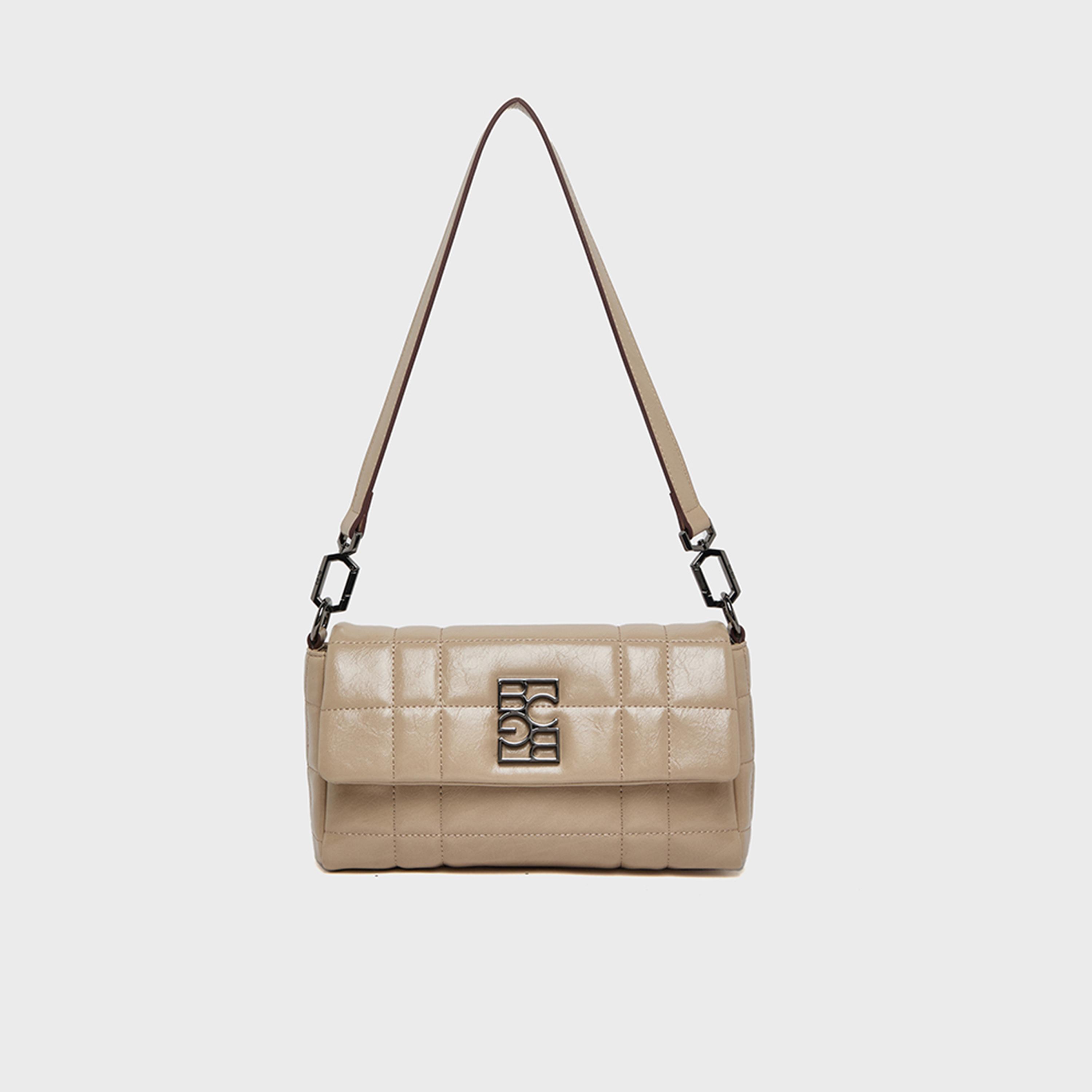 بي سي بي جي - شنطة كتف مبطنة بغطاء وحزام قابل للفصل | 24 × 9 × 13.5 سم-women-bagsandwallets-handbags-image-1