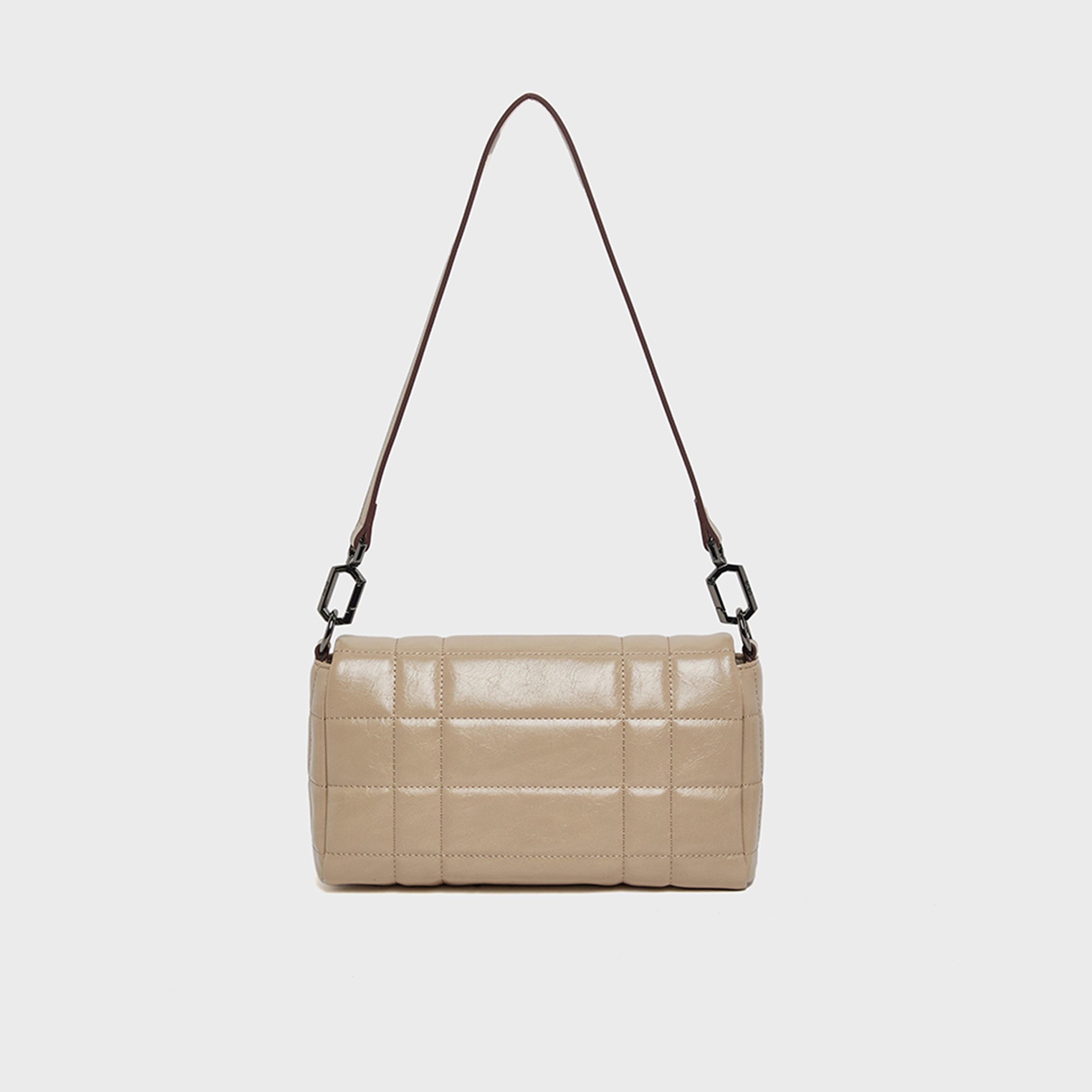 بي سي بي جي - شنطة كتف مبطنة بغطاء وحزام قابل للفصل | 24 × 9 × 13.5 سم-women-bagsandwallets-handbags-image-2