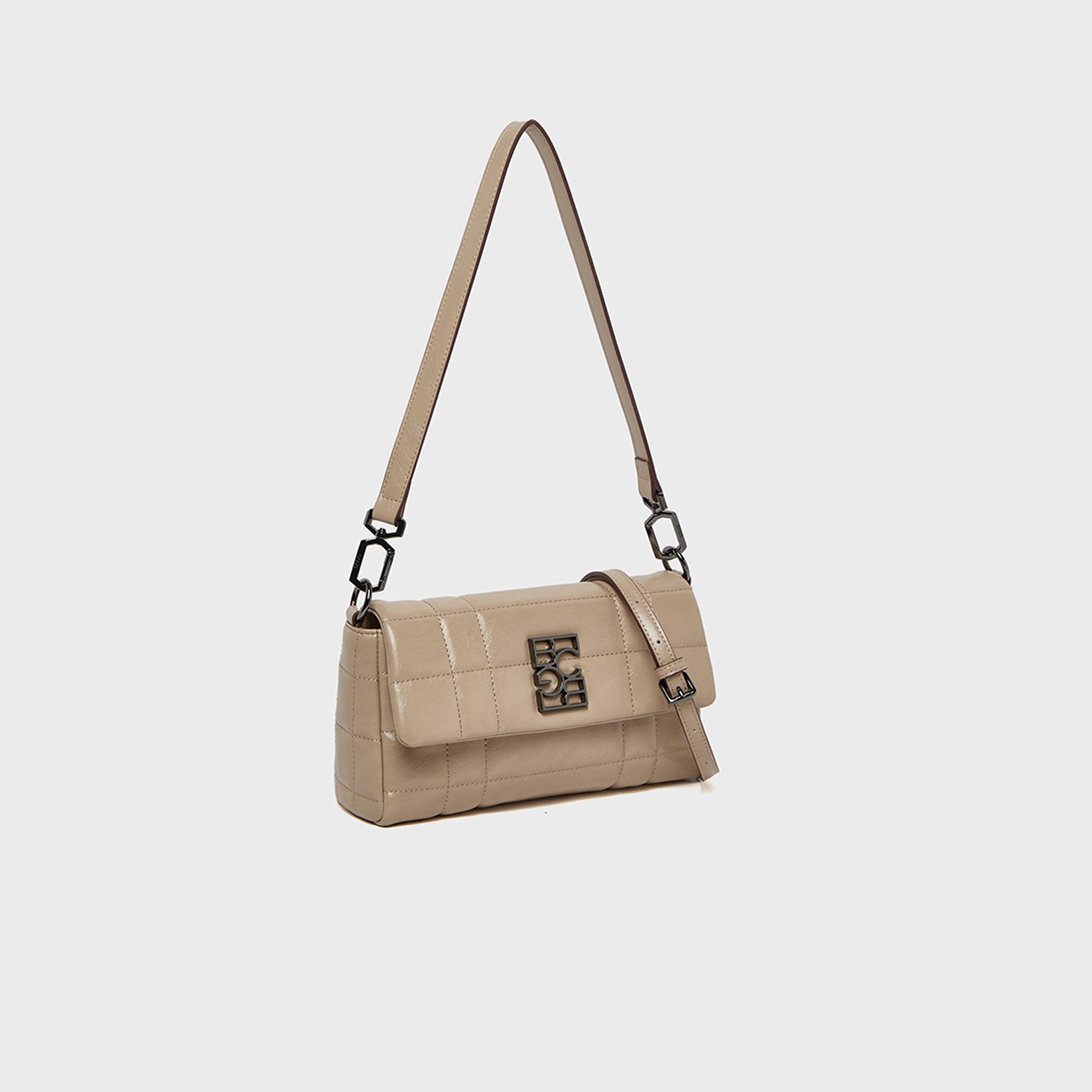بي سي بي جي - شنطة كتف مبطنة بغطاء وحزام قابل للفصل | 24 × 9 × 13.5 سم-women-bagsandwallets-handbags-image-3