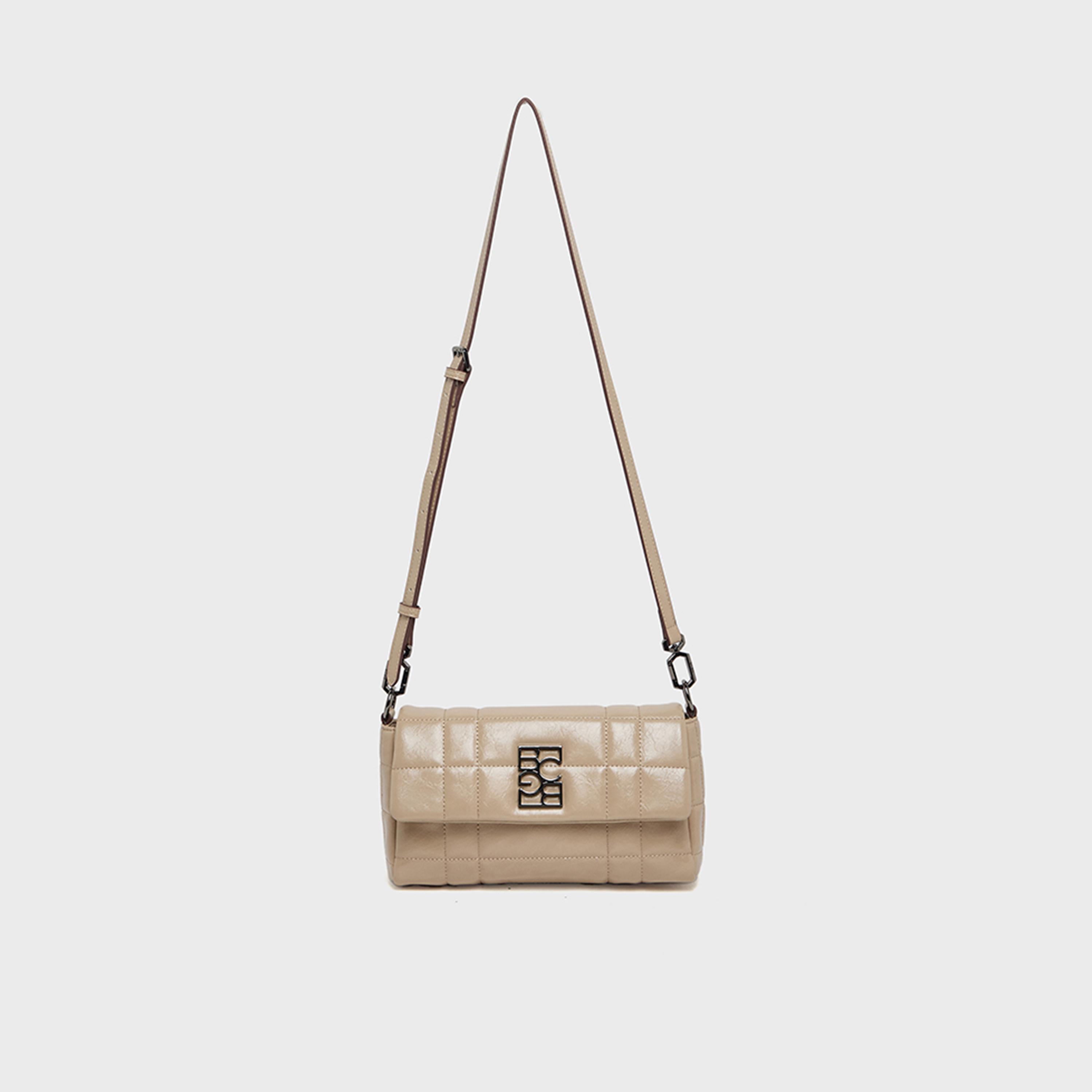 بي سي بي جي - شنطة كتف مبطنة بغطاء وحزام قابل للفصل | 24 × 9 × 13.5 سم-women-bagsandwallets-handbags-image-4