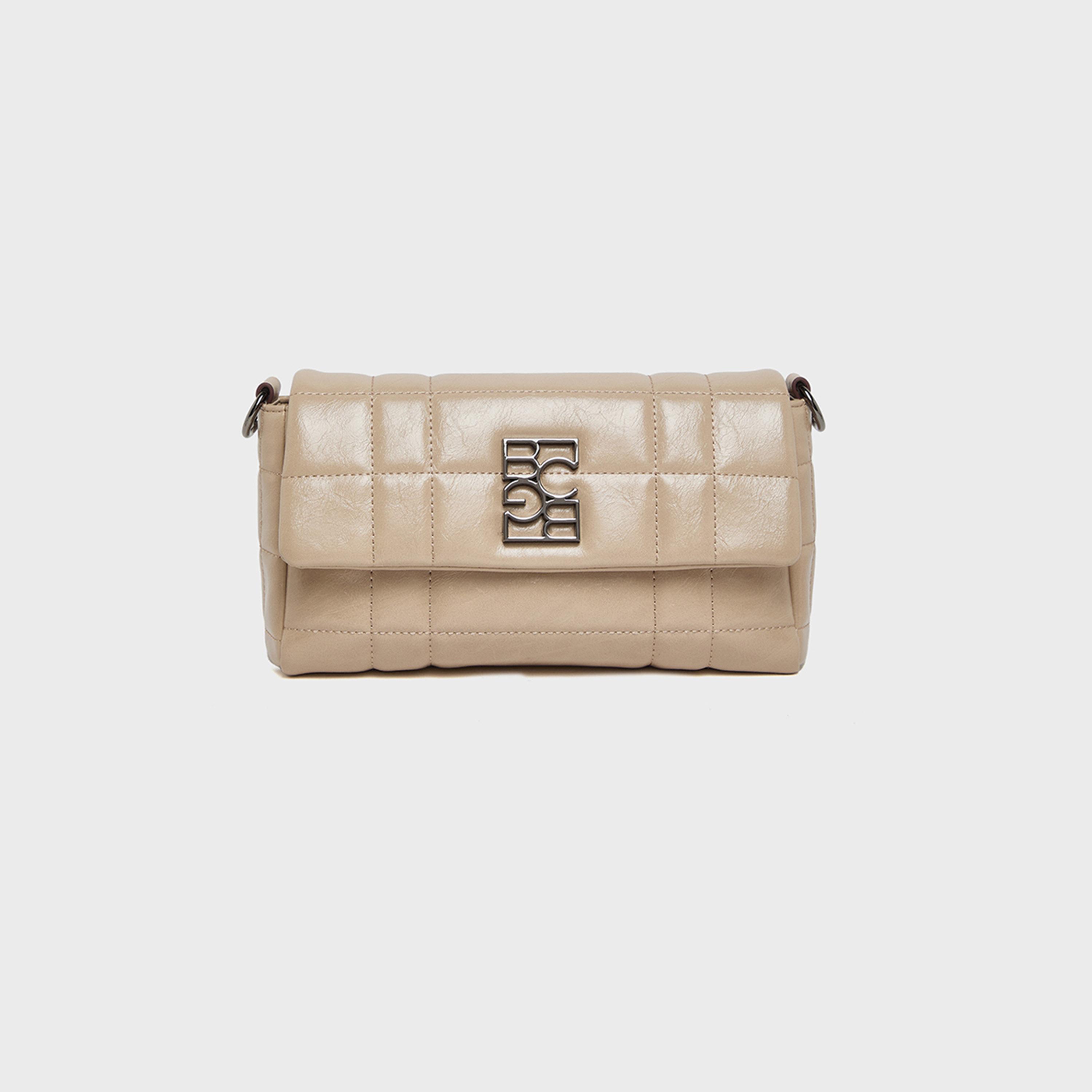 بي سي بي جي - شنطة كتف مبطنة بغطاء وحزام قابل للفصل | 24 × 9 × 13.5 سم-women-bagsandwallets-handbags-image-5