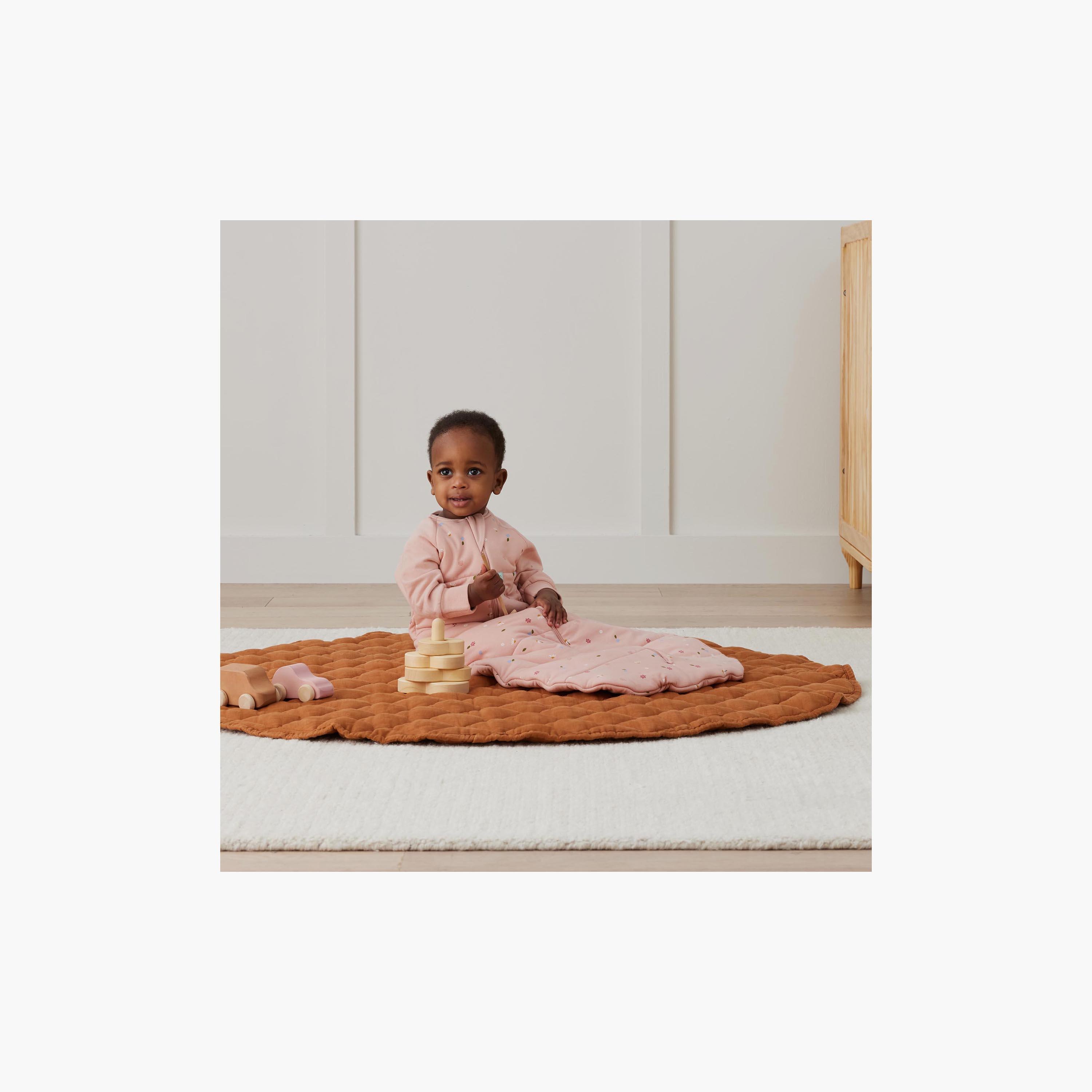 ergoPouch Jersey Sleeping Bag with Sleeves 3.5 TOG Daisies - 3-12 months-baby-nursery-blanketsandswaddles-swaddlesandsleepingbags-image-2