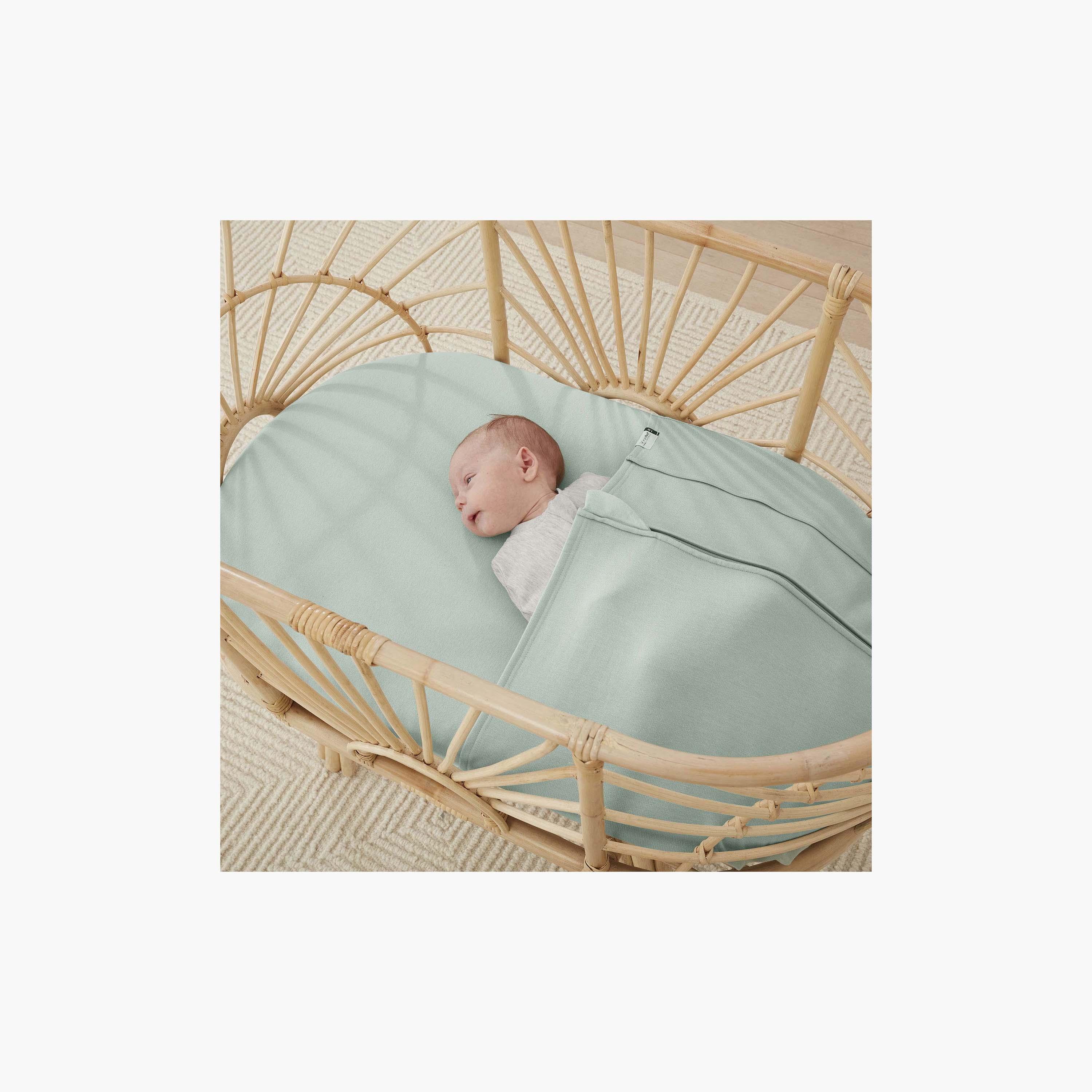 ergoPouch Organic Fitted Sheet 0.2 TOG - Bassinet-baby-nursery-blanketsandswaddles-blanketsandquilts-image-3