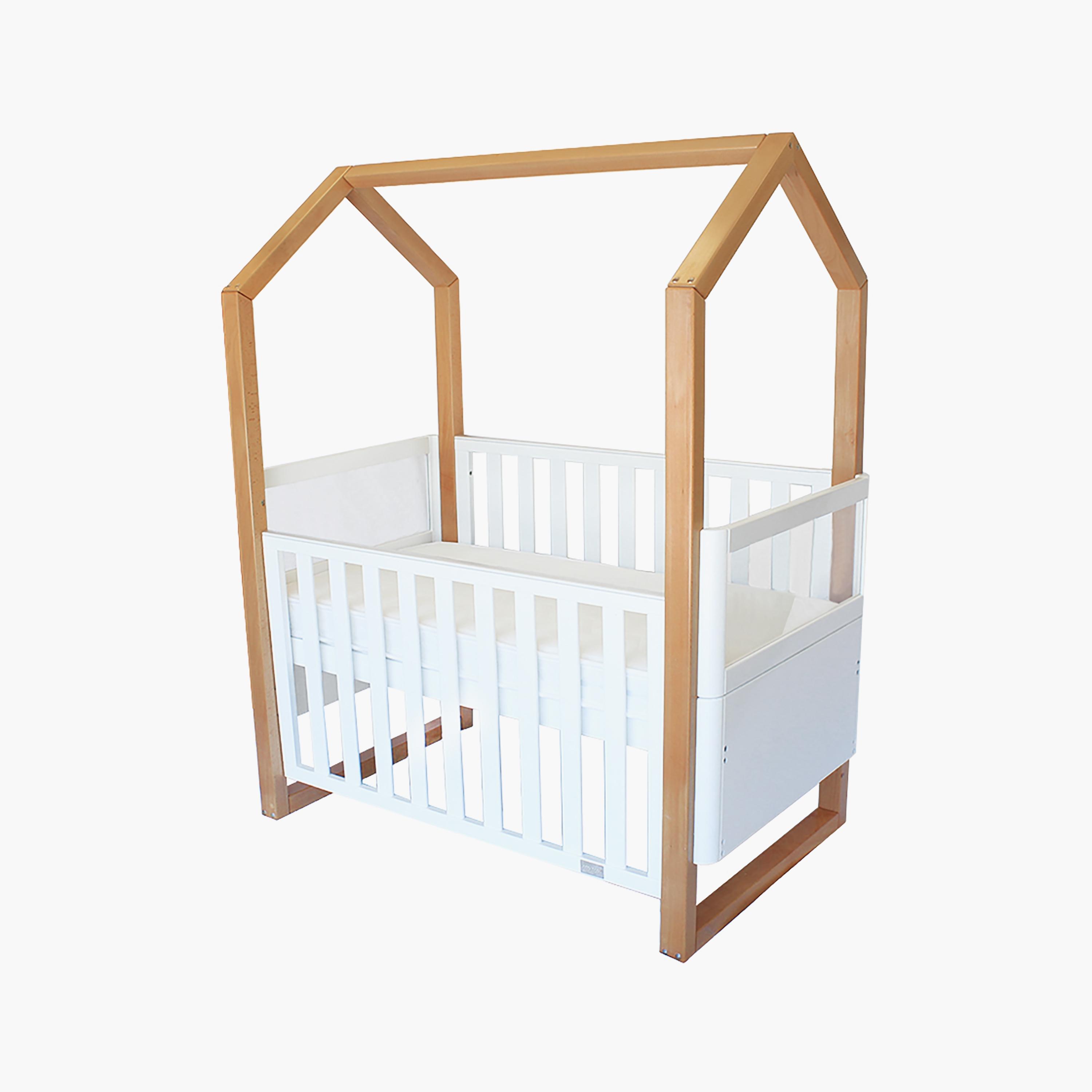 سرير أطفال قابل للتحويل 5 في 1 مستوحى من منزل كايلولا ميلا - خشب الزان/أبيض من بيبي هود-baby-nursery-furniture-cribsandbeds-babycribs-image-1