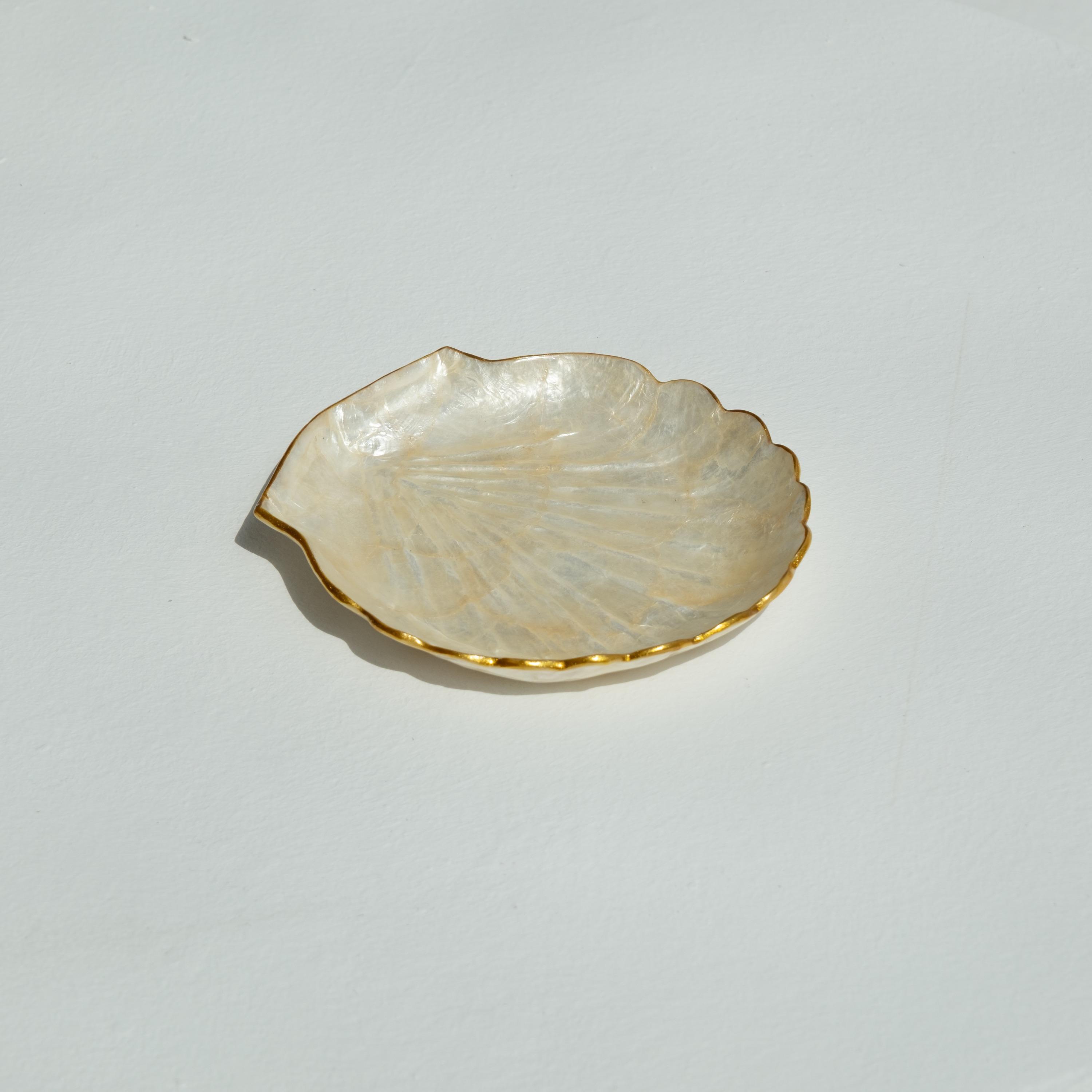 The 8 Senses Living Capiz Seashell Decorative Plate - Large