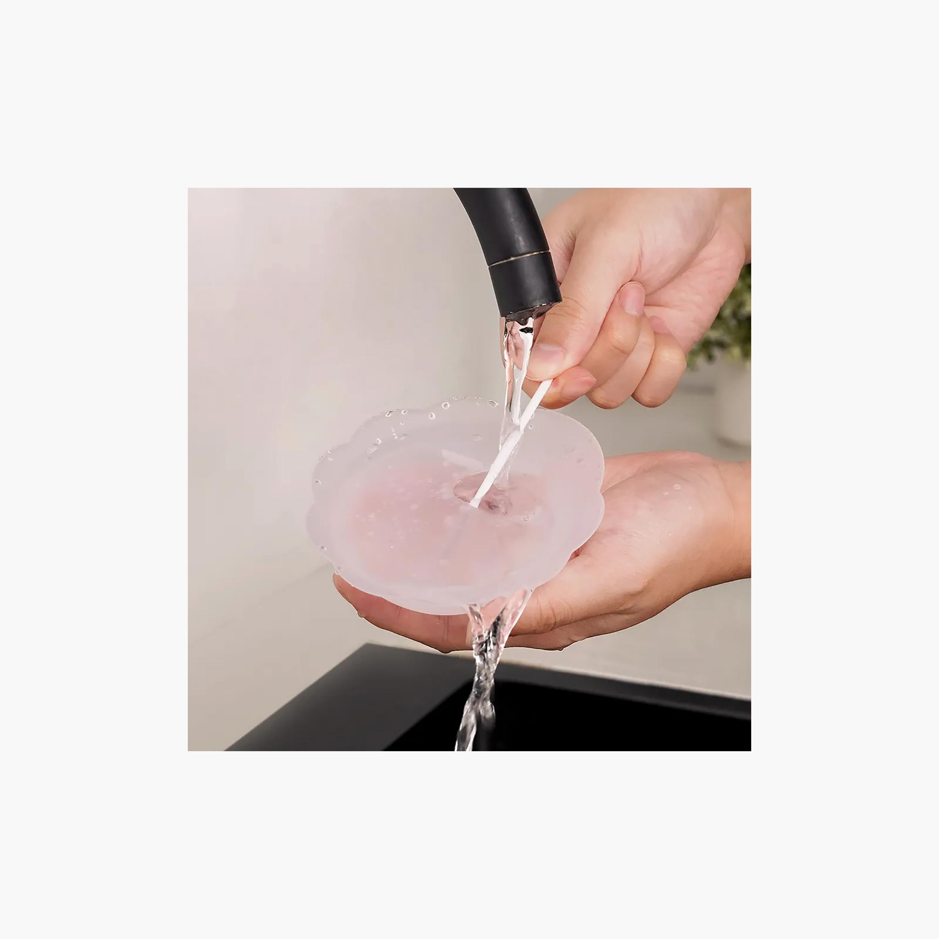Haakaa 2-Piece Petal Soft Silicone Milk Collector-baby-feeding-breastfeedingandcare-image-4