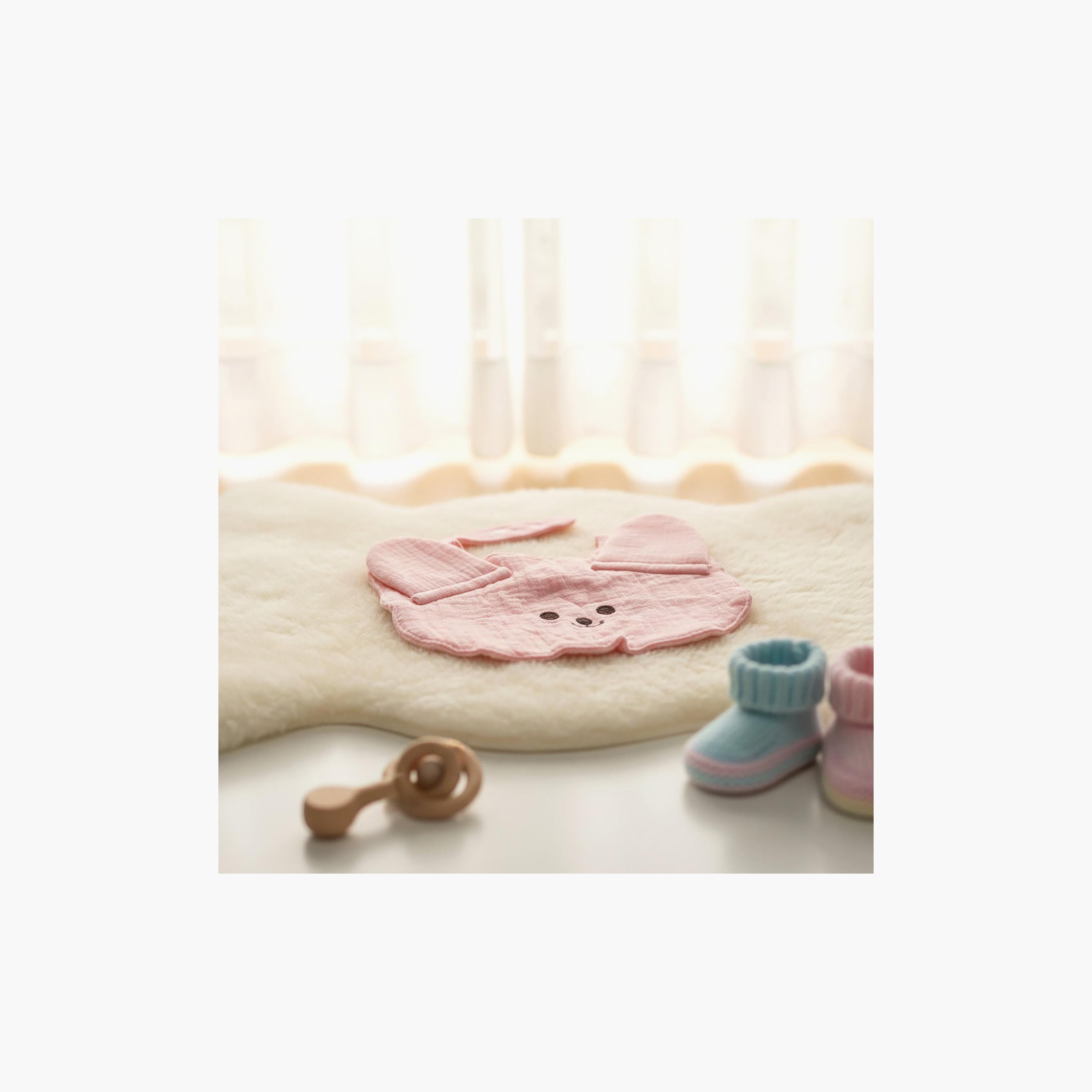 مريلة وردية بأزرار بتصميم الأرنب من كيندر فالي-baby-feeding-bibs-image-4