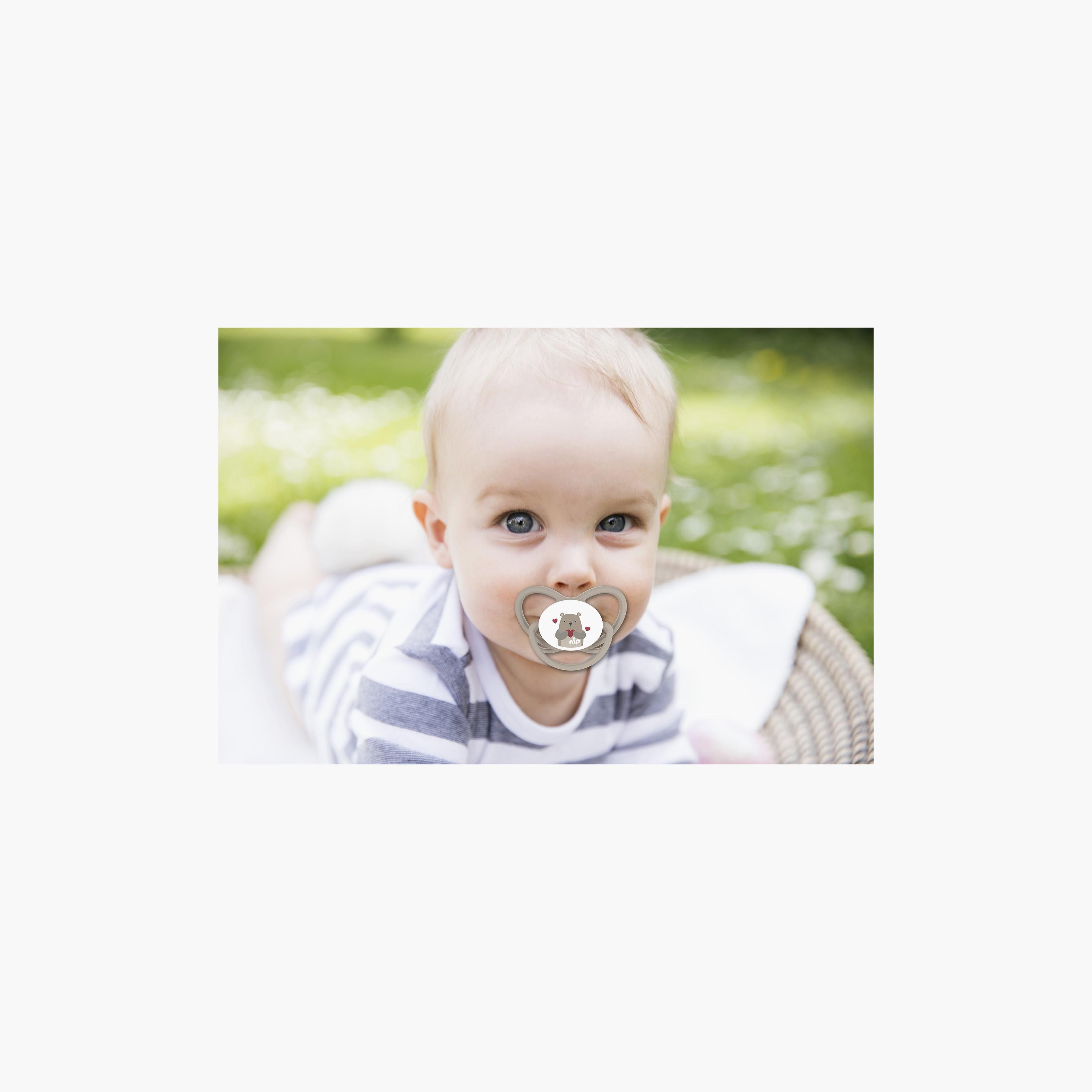 لهاية فراشة لتقويم الأسنان مع حلقة قطعتين - 0-6 أشهر - بني ووردي من نيب-baby-feeding-pacifiers-image-8