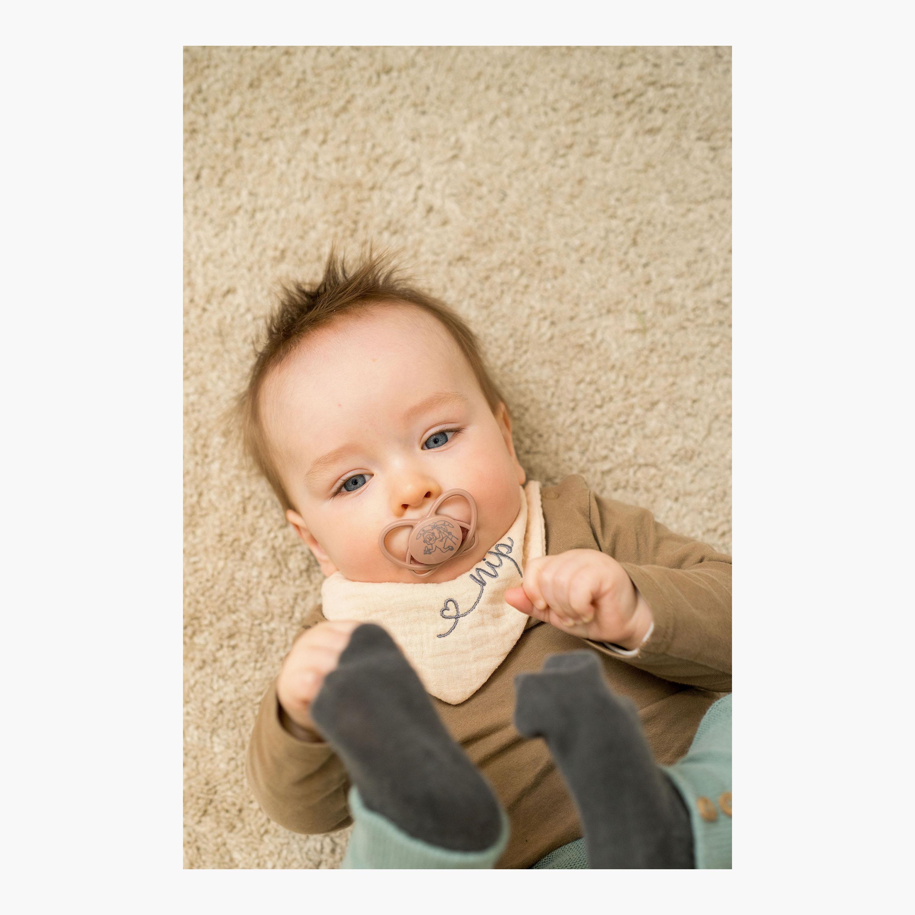 لهاية فراشة صديقة للبيئة لتقويم الأسنان مع علبة تعقيم قطعتين - 0-6 أشهر من نيب-baby-feeding-pacifiers-image-7