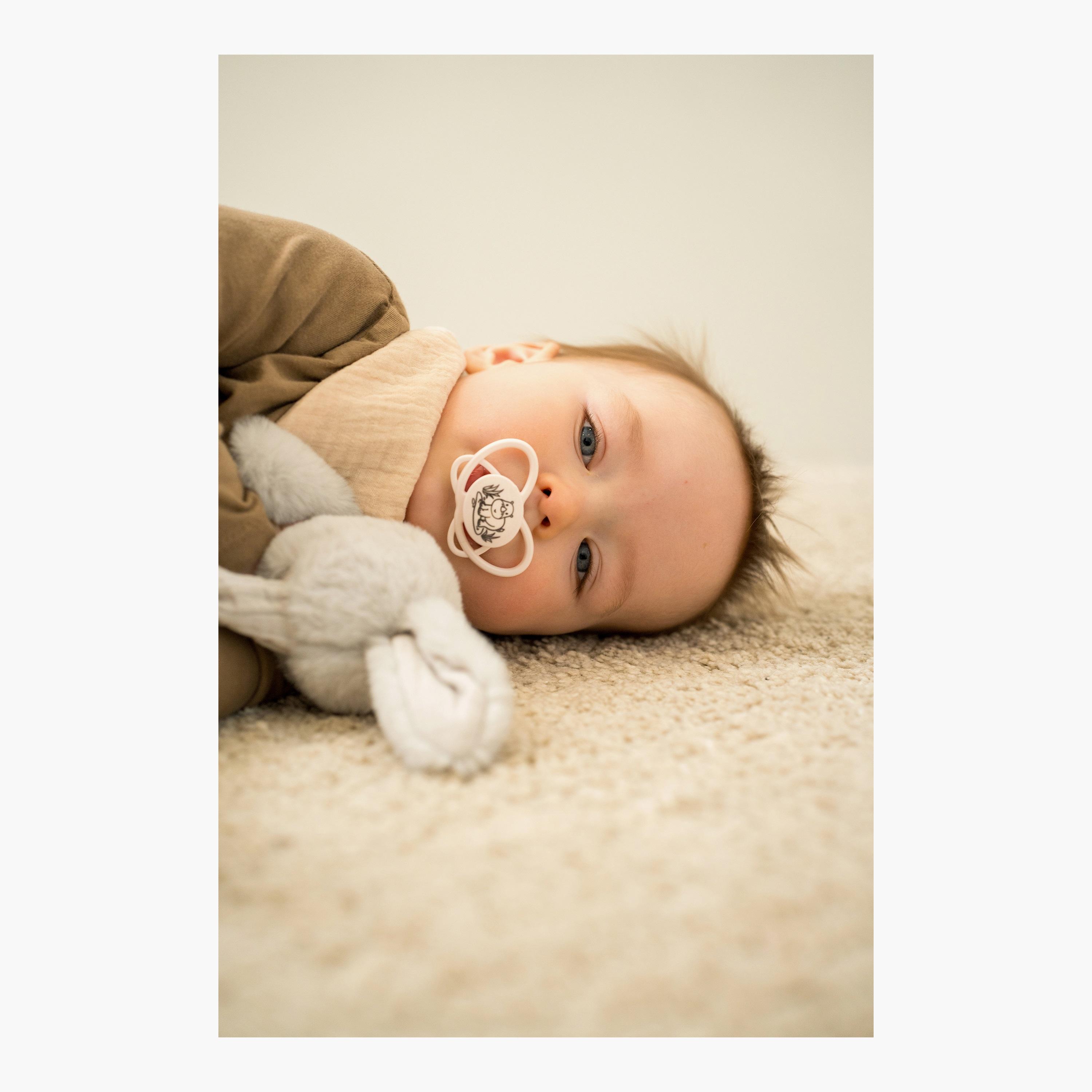 لهاية فراشة صديقة للبيئة لتقويم الأسنان مع علبة تعقيم قطعتين - 0-6 أشهر من نيب-baby-feeding-pacifiers-image-8
