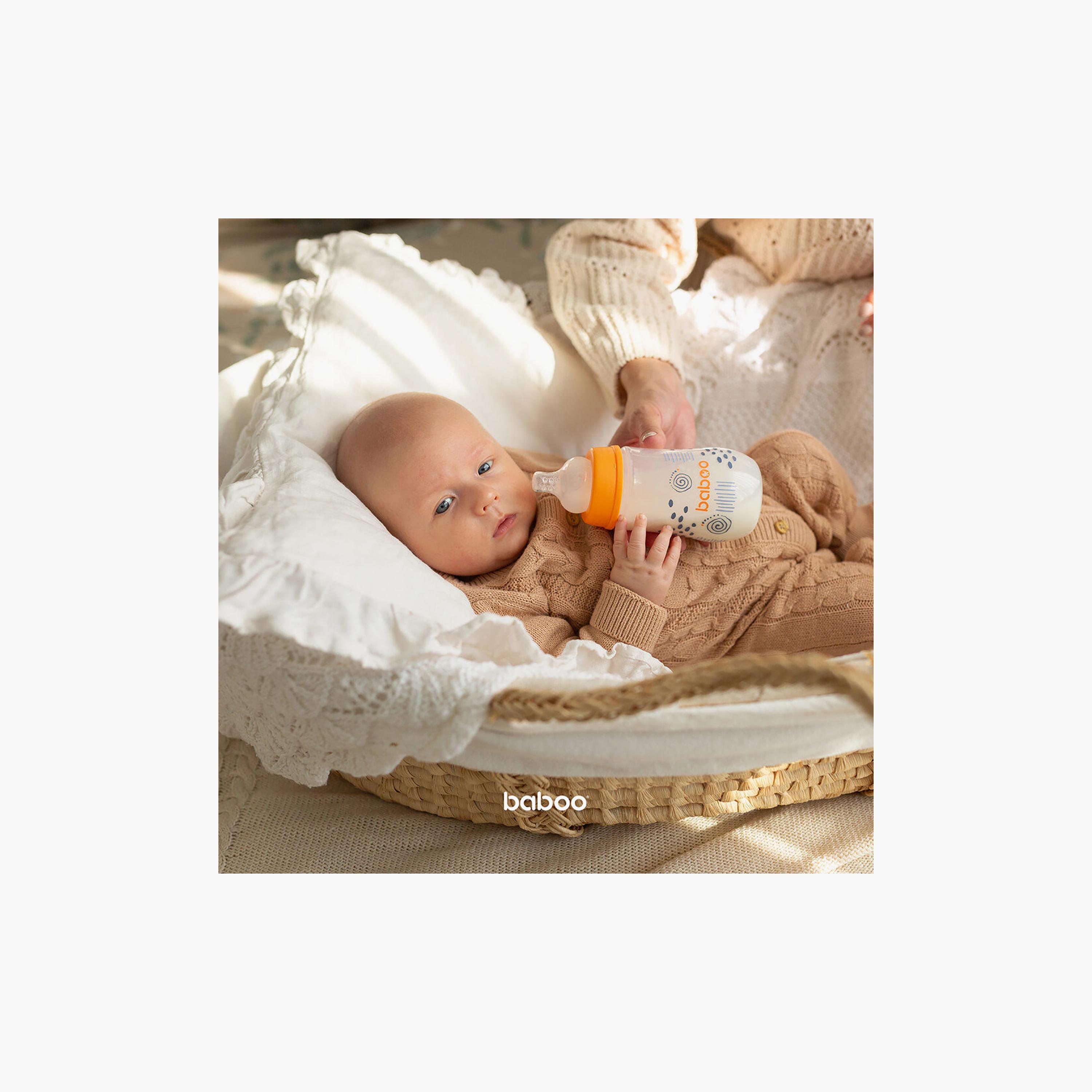 زجاجة رضاعة واسعة العنق مضادة للمغص - 250 مل - لون أزرق ضبابي - 3 أشهر + من بابو-baby-feeding-feedingbottles-bottlesandteats-image-2